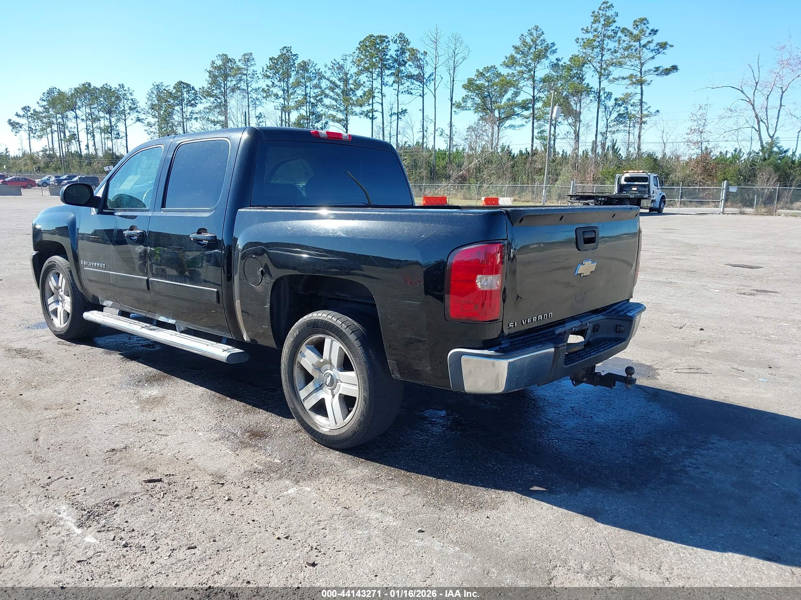 CHEVROLET SILVERADO image 3