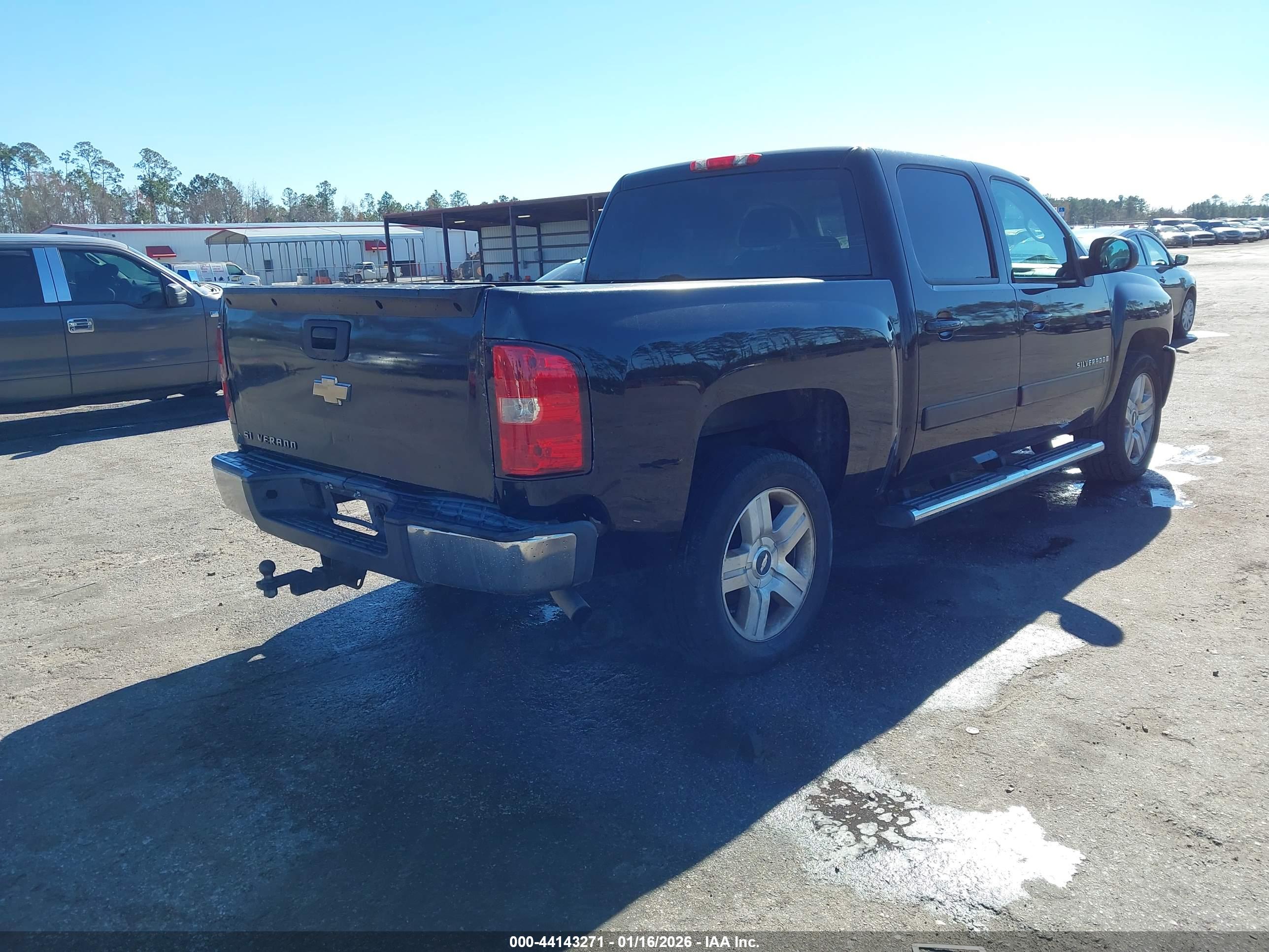 CHEVROLET SILVERADO image 4