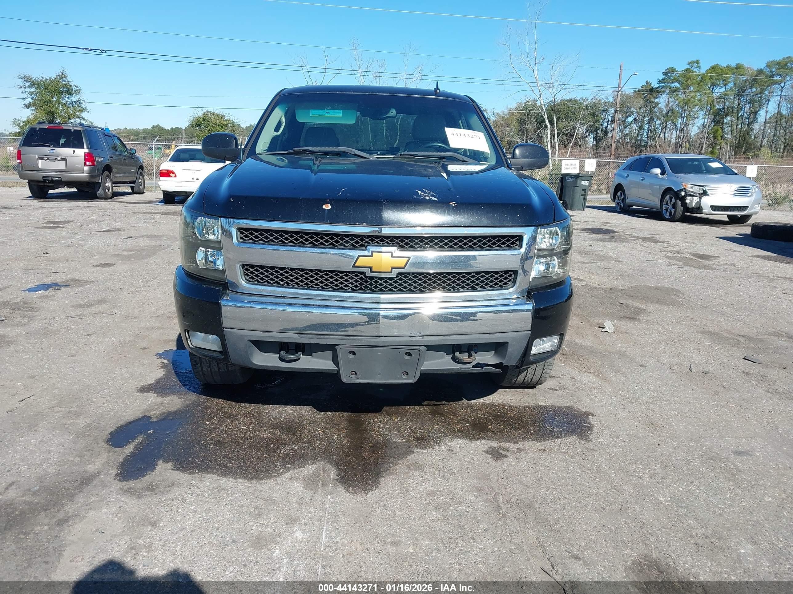 CHEVROLET SILVERADO image 6