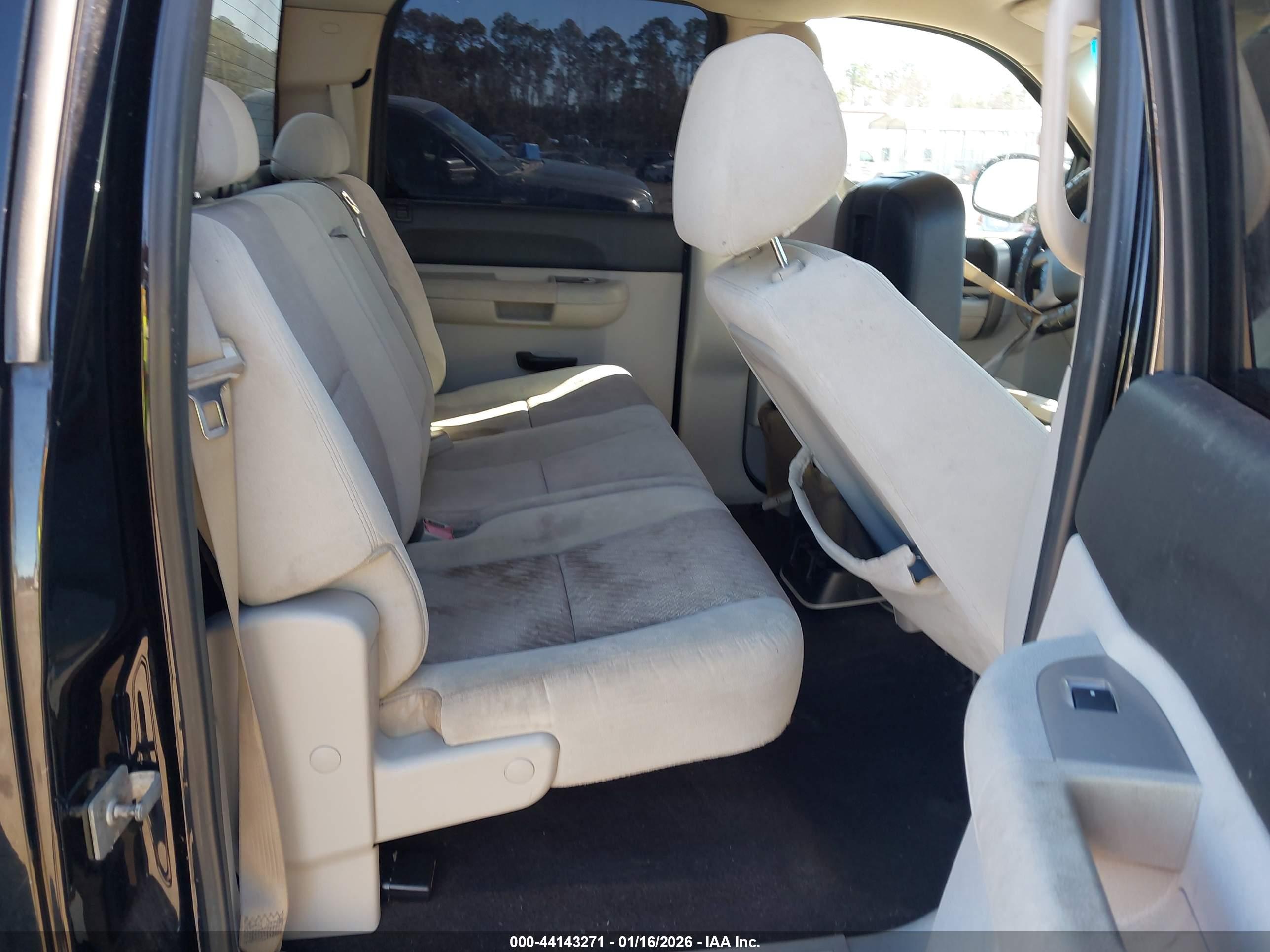 CHEVROLET SILVERADO image 8