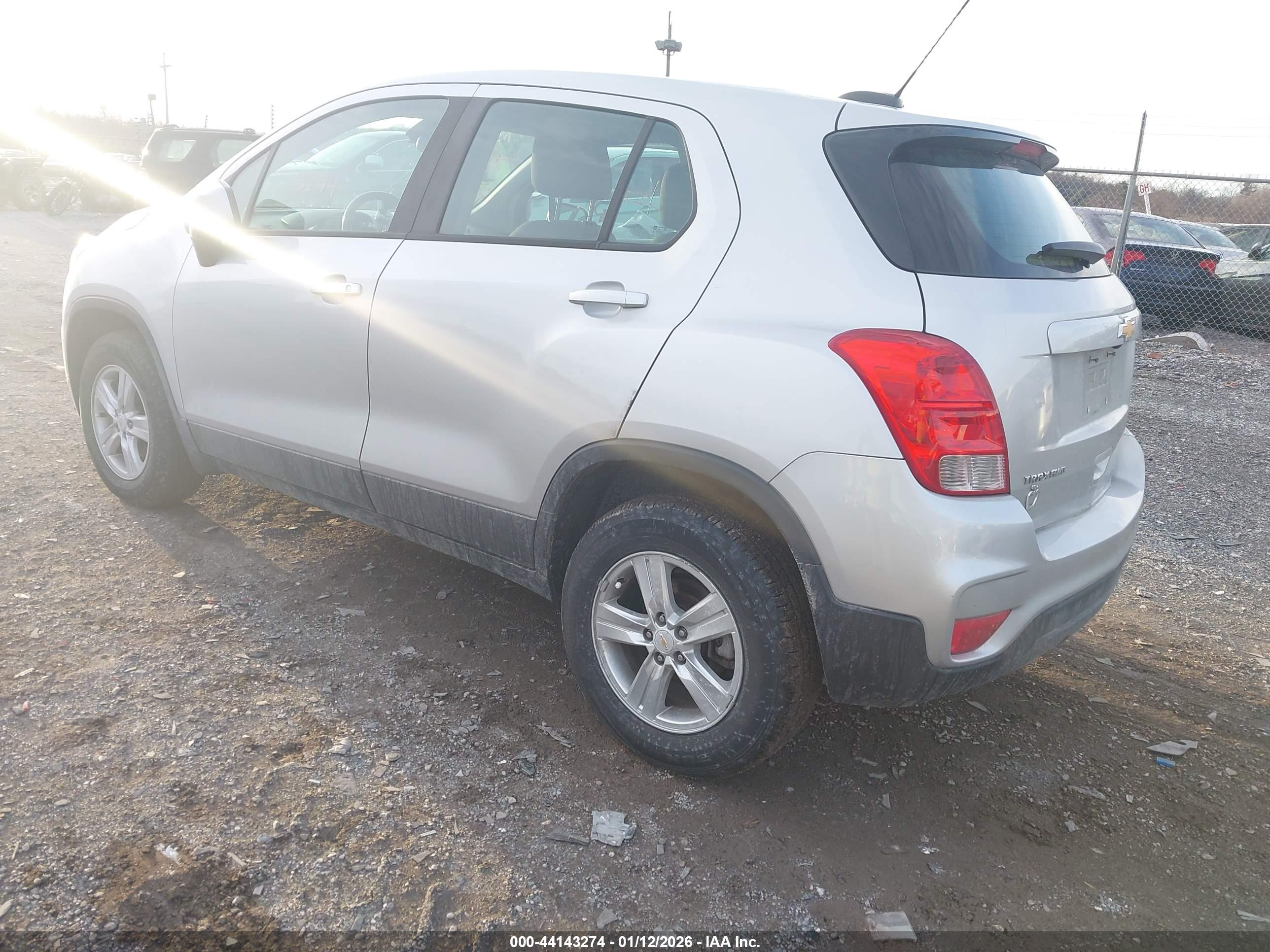 CHEVROLET TRAX image 3