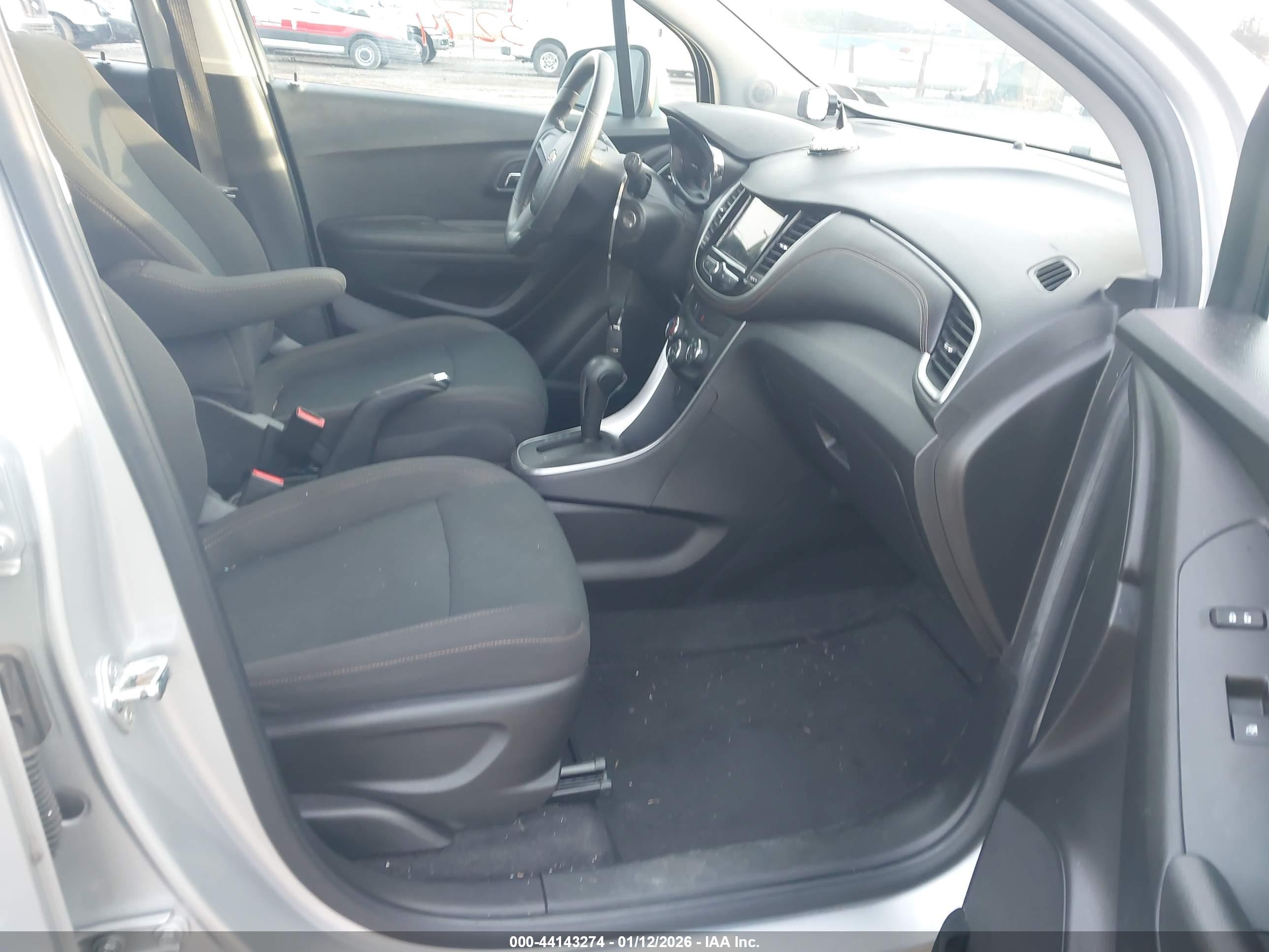 CHEVROLET TRAX image 5