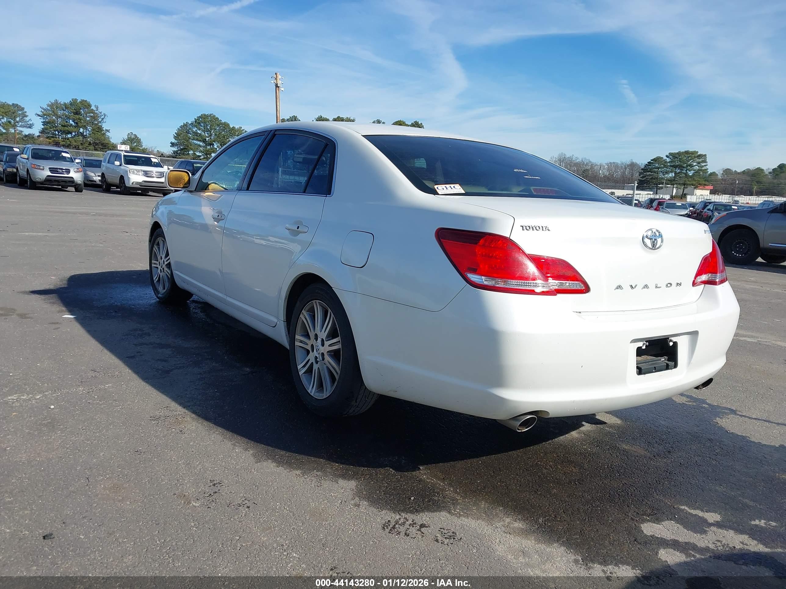 TOYOTA AVALON image 3