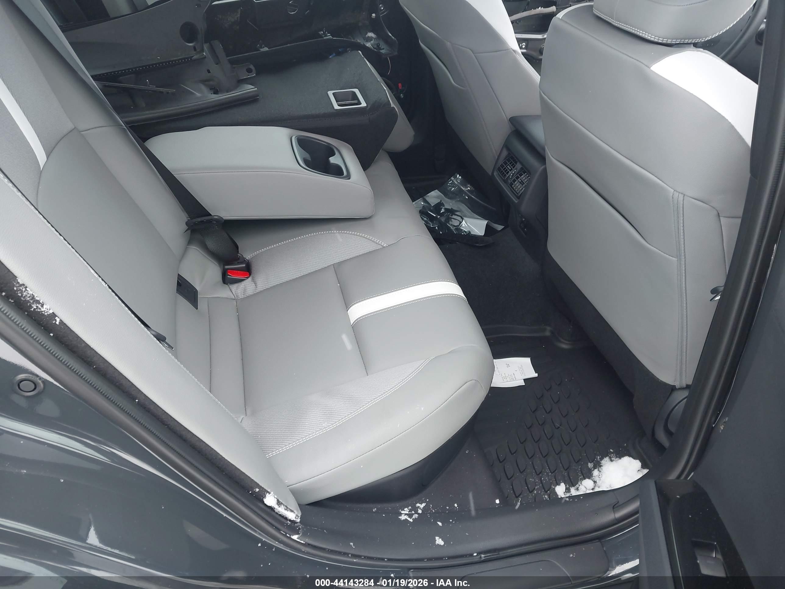TOYOTA CAMRY image 8
