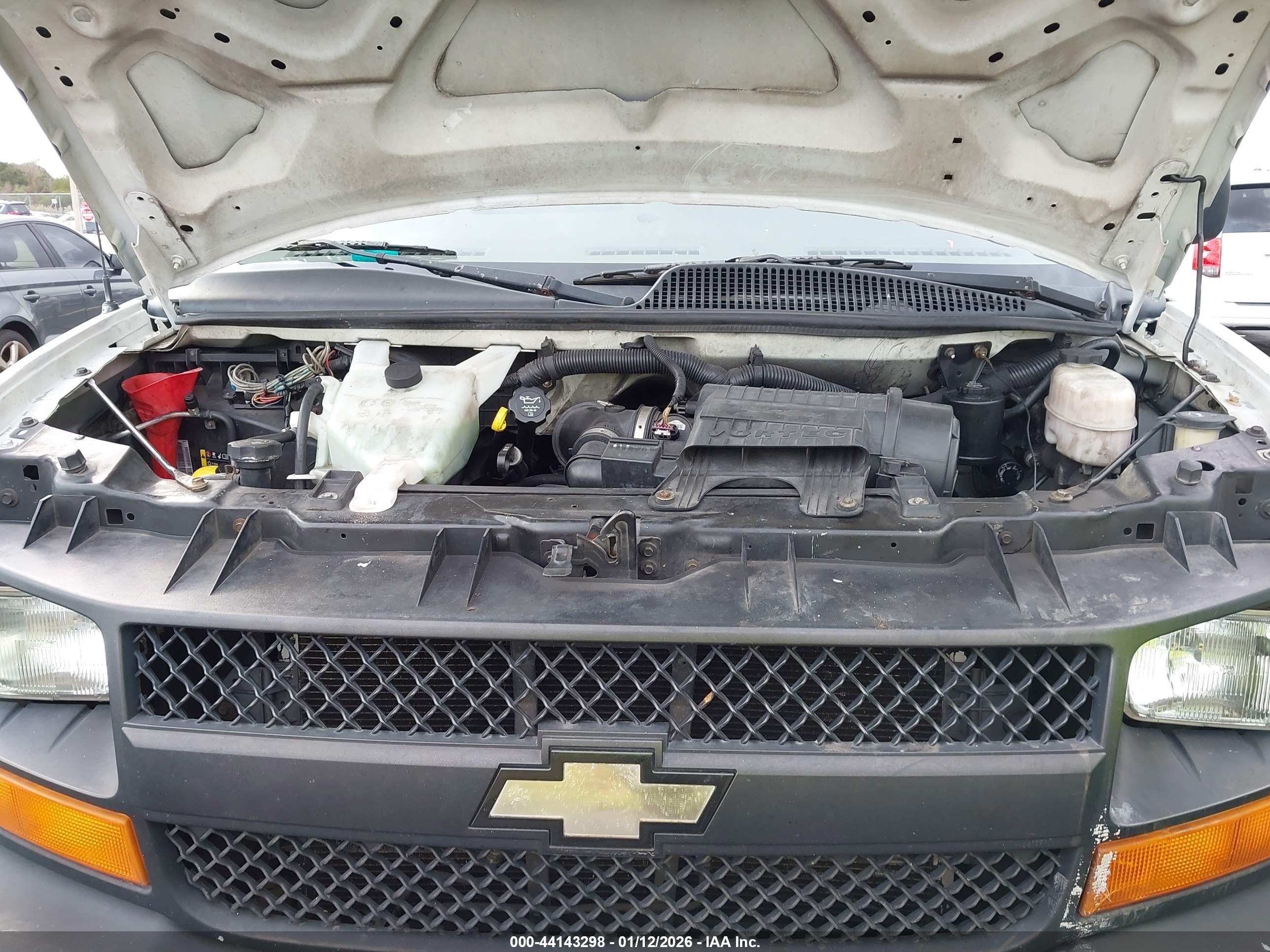 CHEVROLET EXPRESS image 10