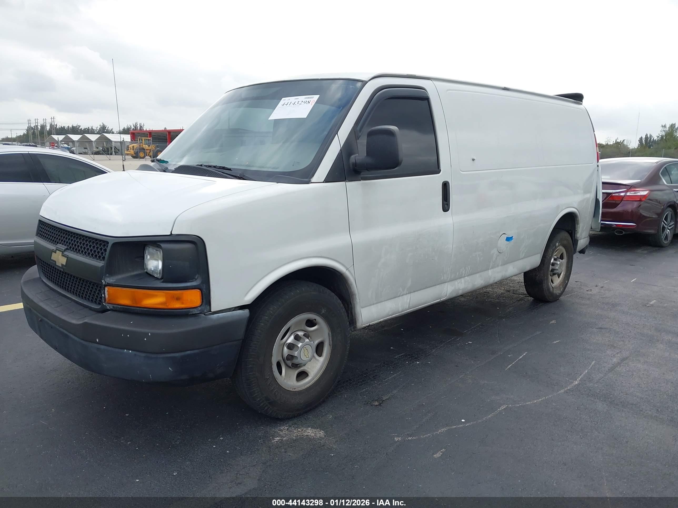 CHEVROLET EXPRESS image 2
