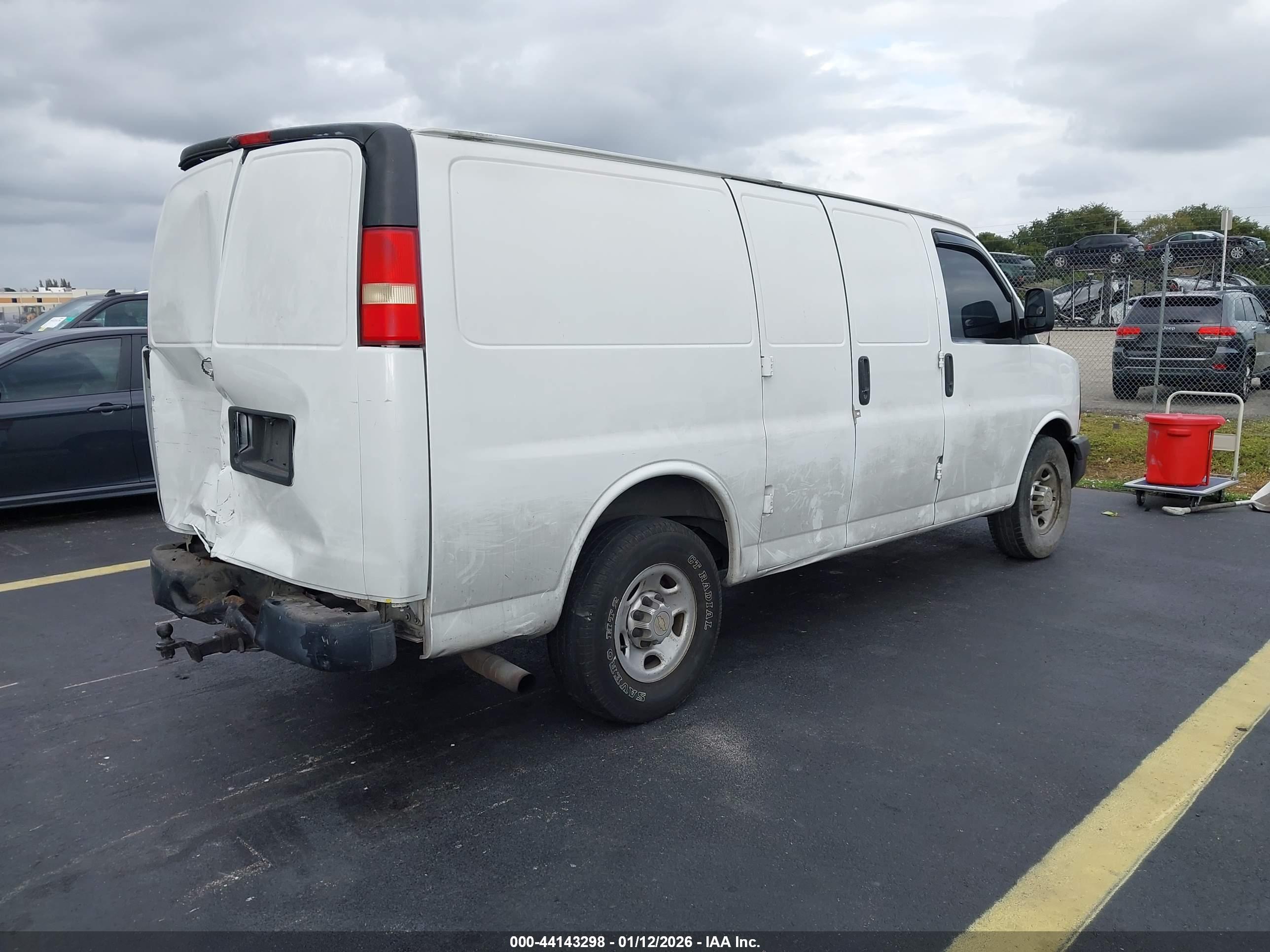 CHEVROLET EXPRESS image 4