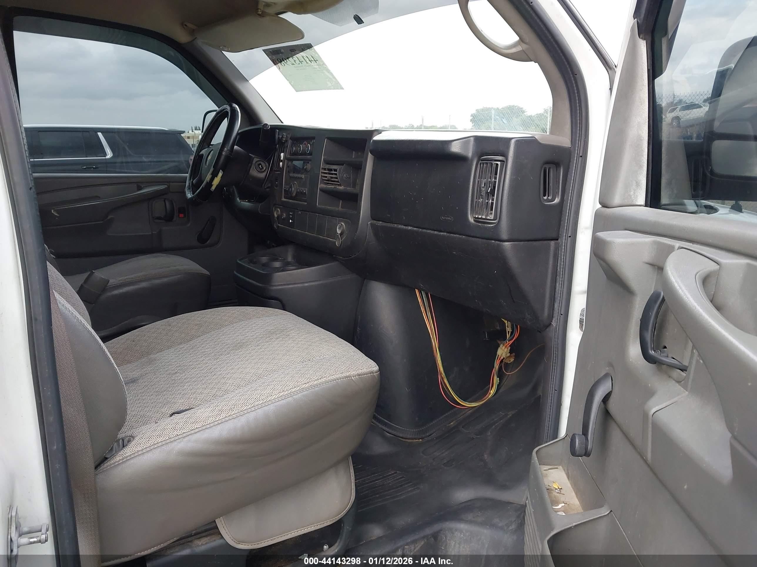 CHEVROLET EXPRESS image 5