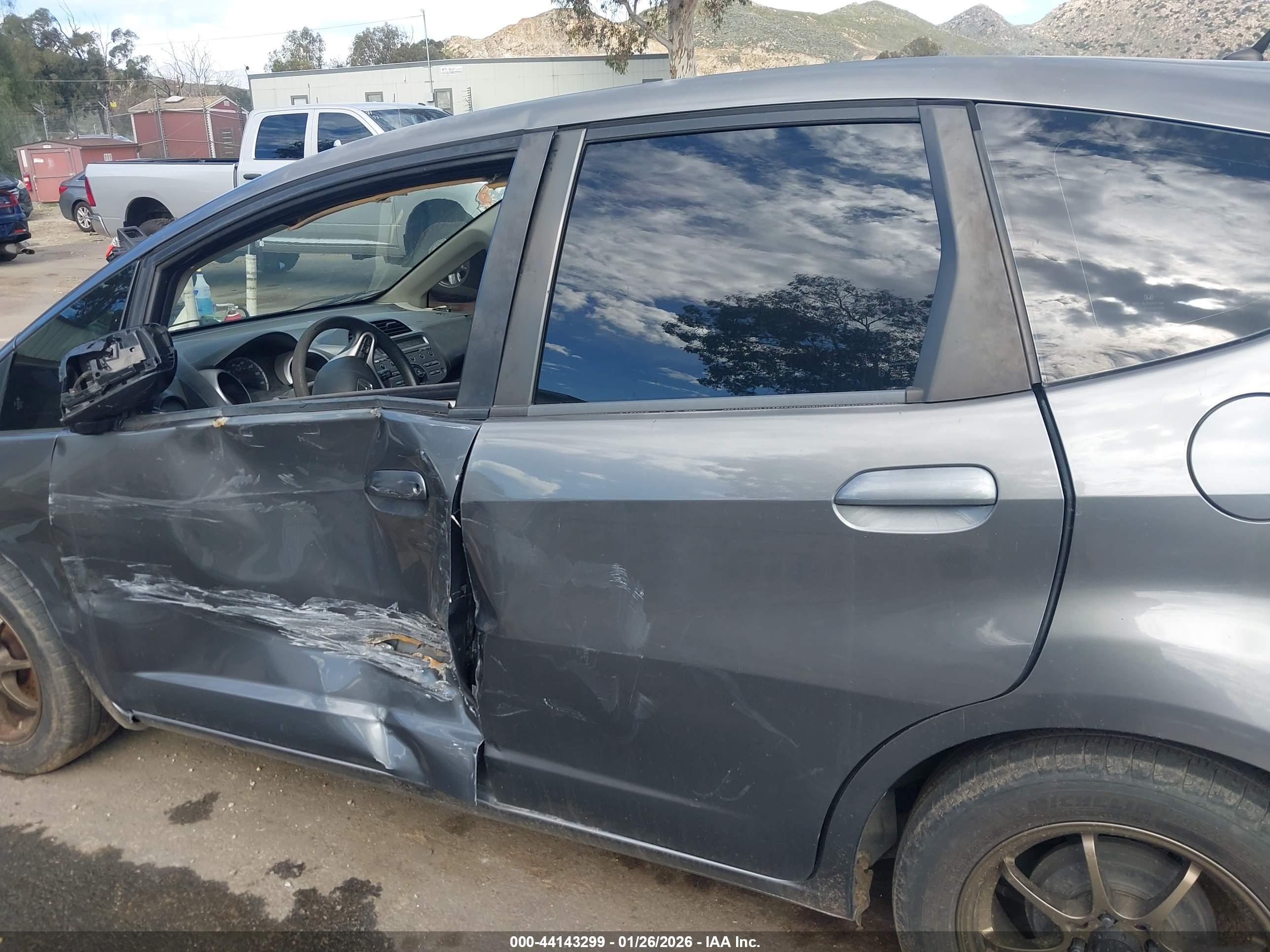 HONDA FIT image 6