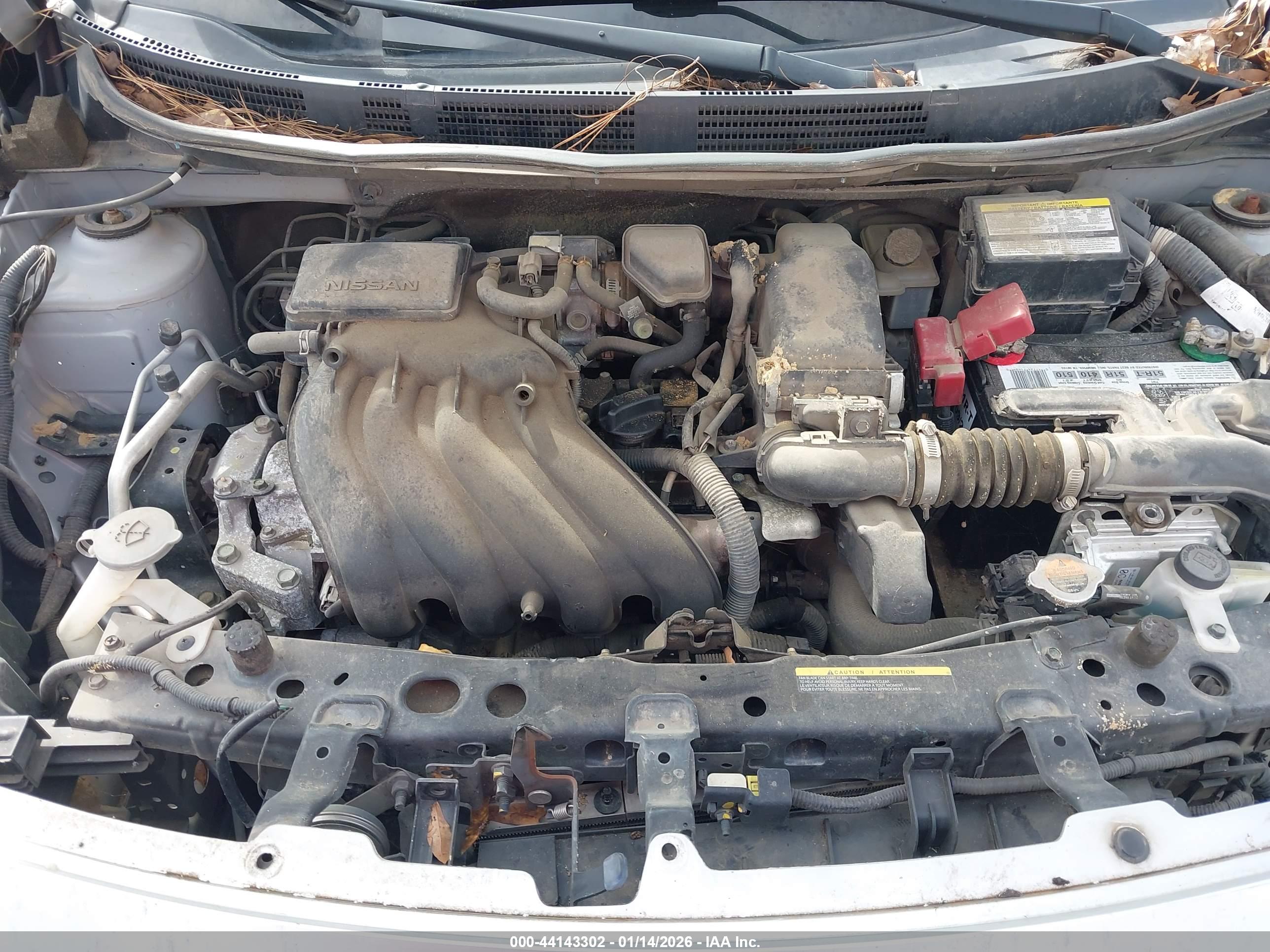 NISSAN VERSA image 10