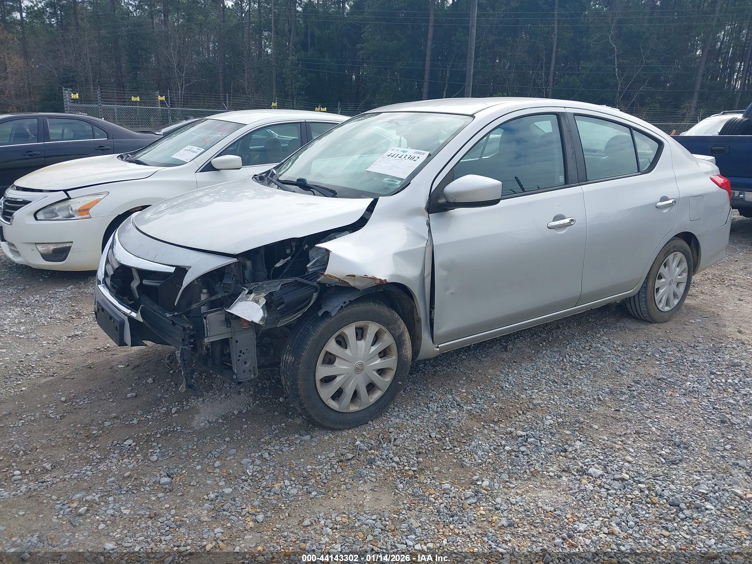 NISSAN VERSA image 2