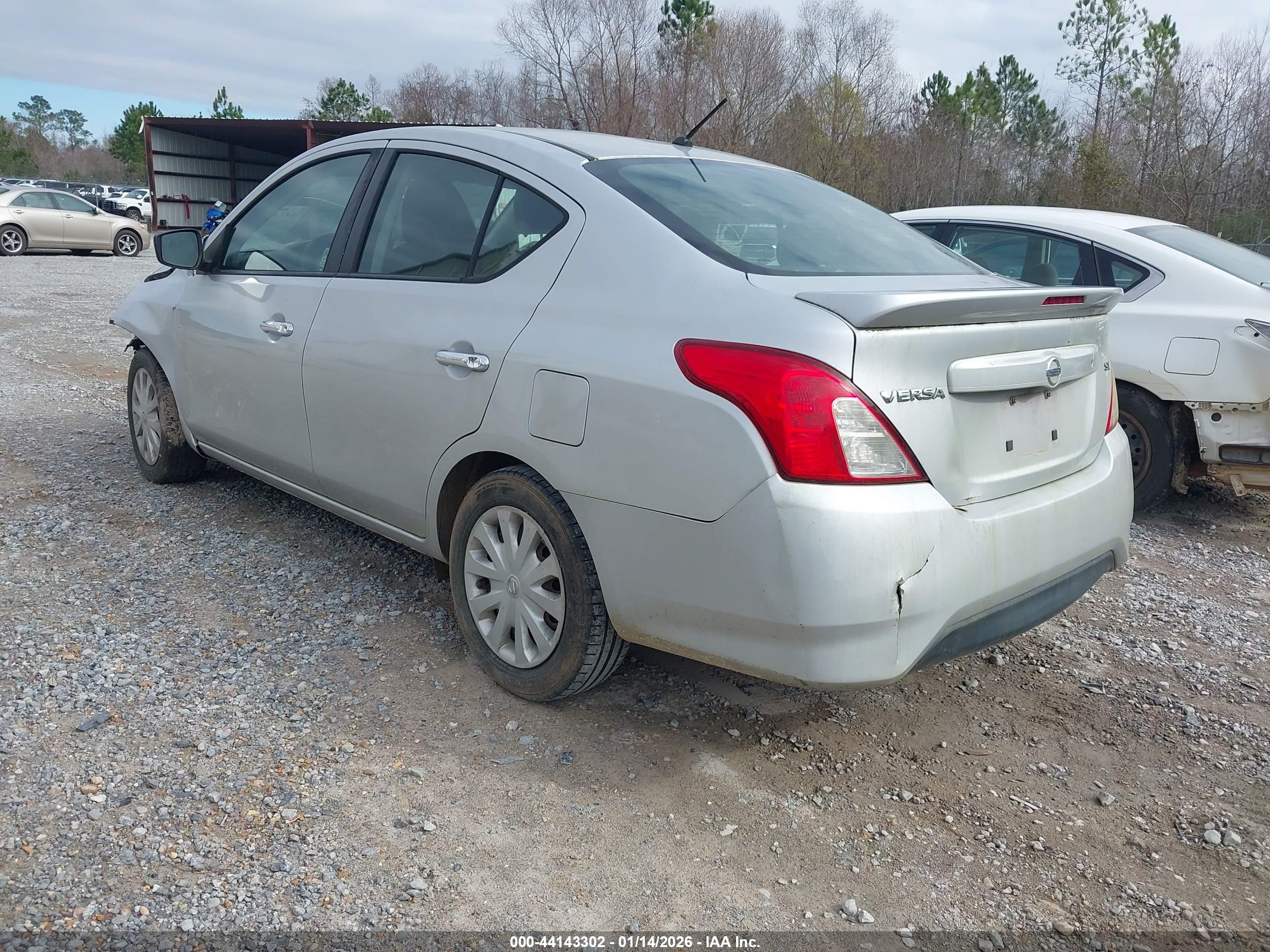 NISSAN VERSA image 3
