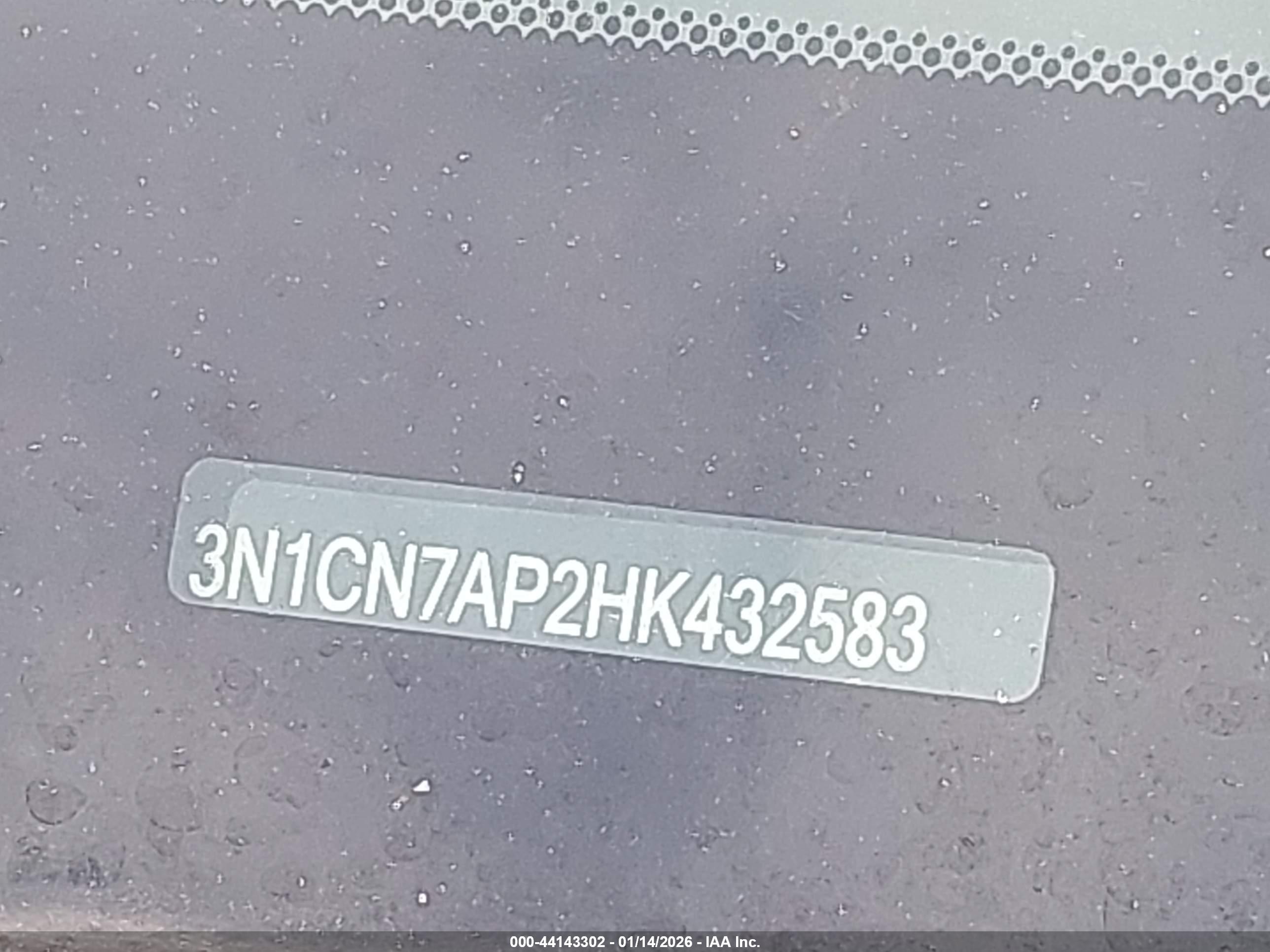 NISSAN VERSA image 9