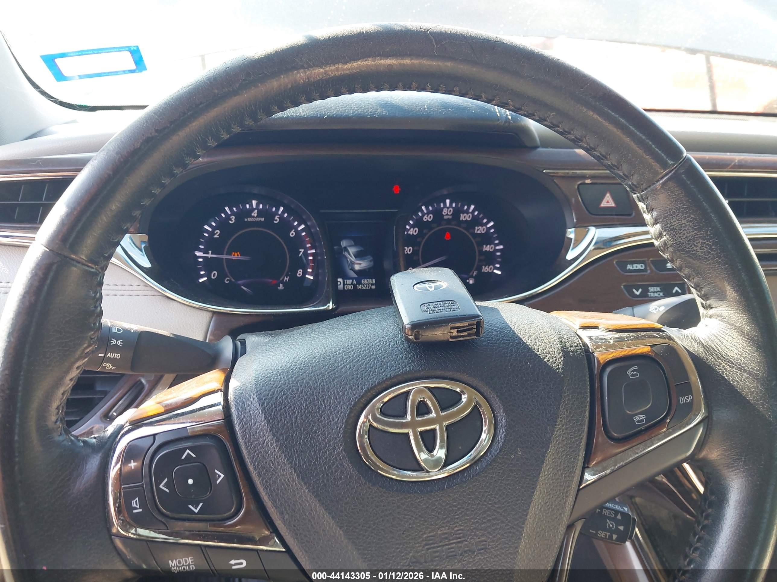 TOYOTA AVALON image 11
