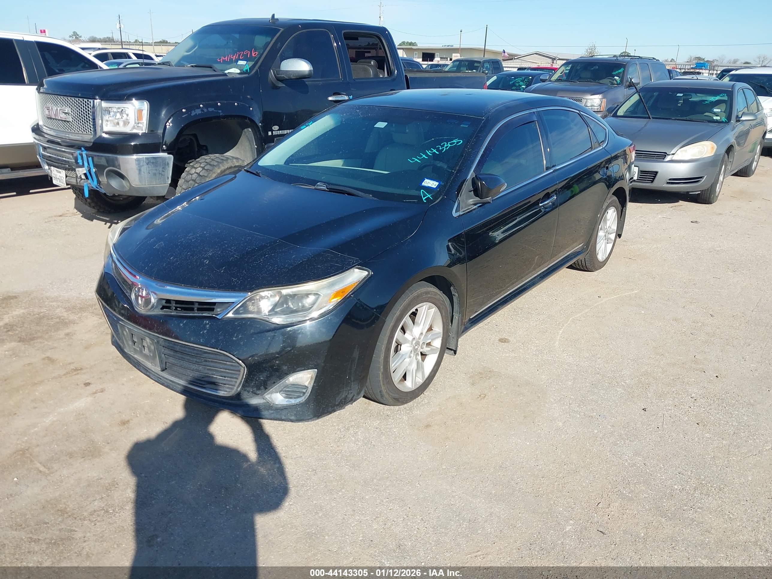 TOYOTA AVALON image 2