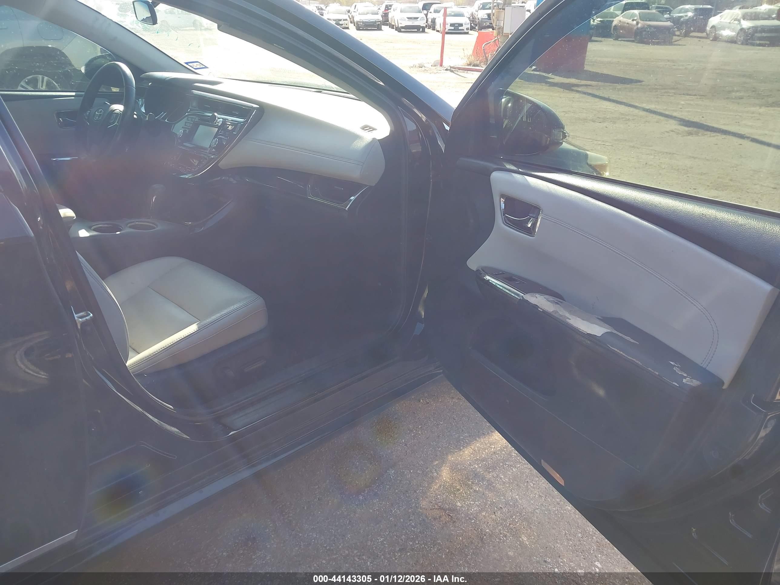 TOYOTA AVALON image 5