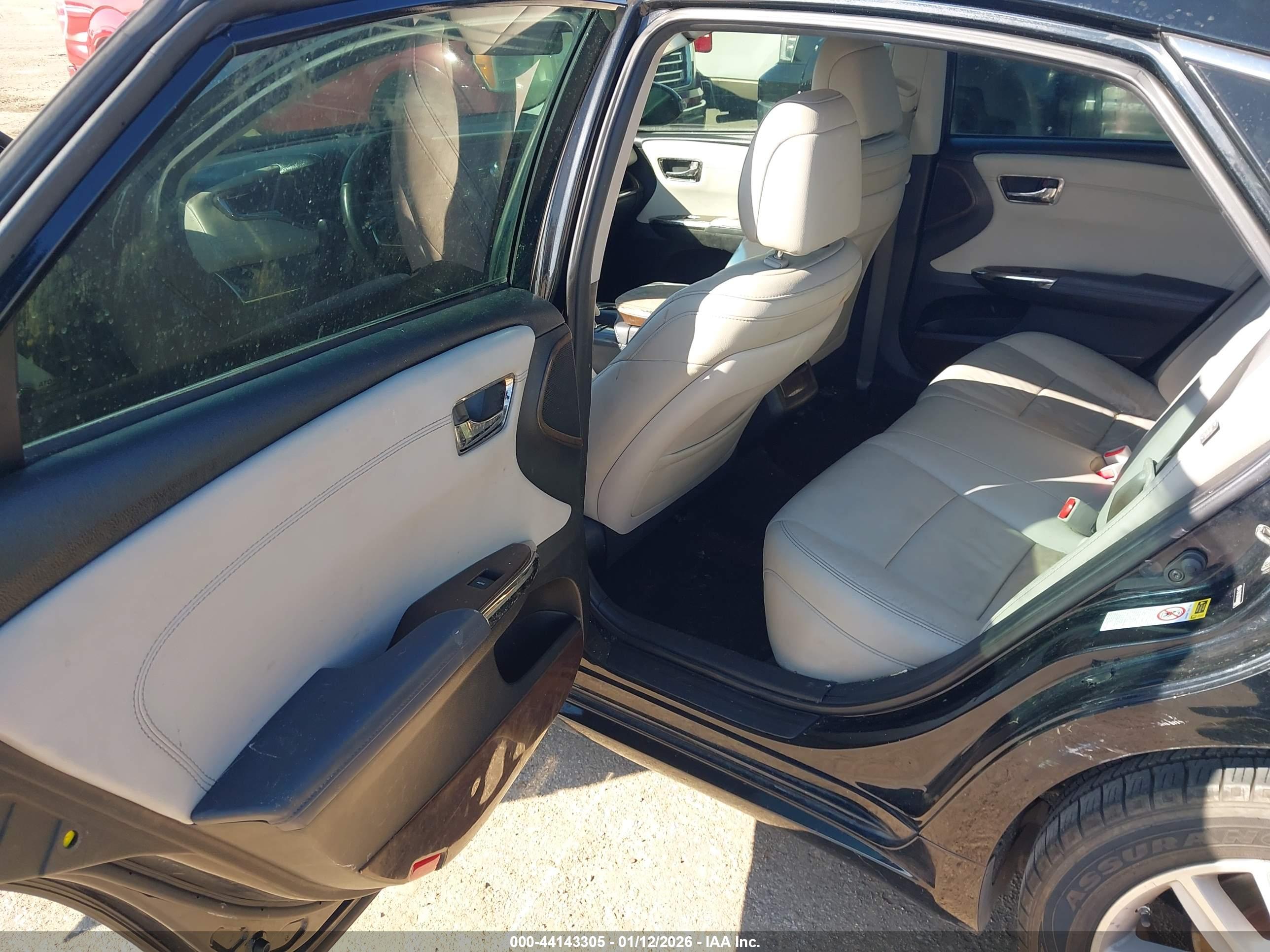 TOYOTA AVALON image 8