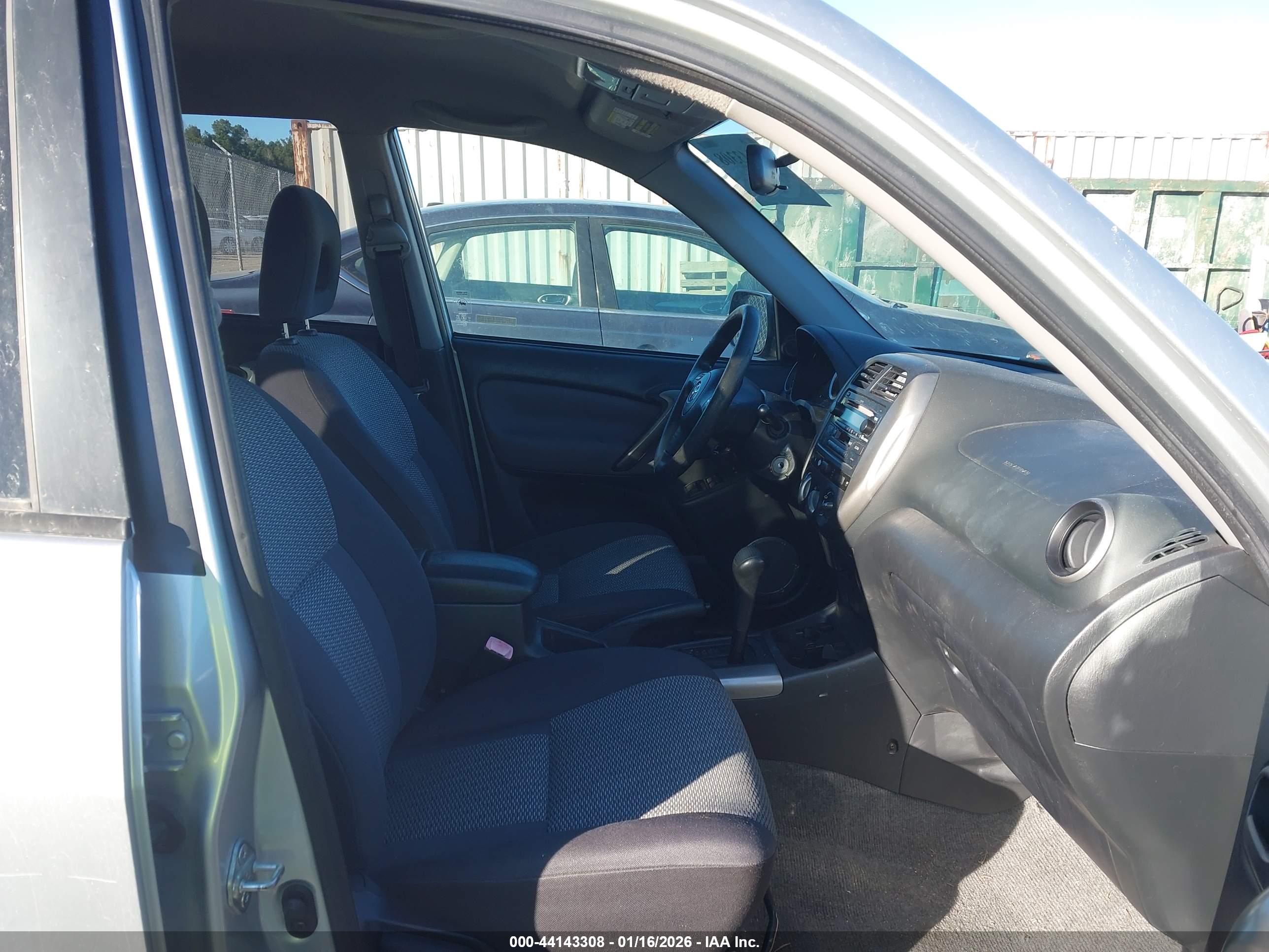 TOYOTA RAV4 image 5