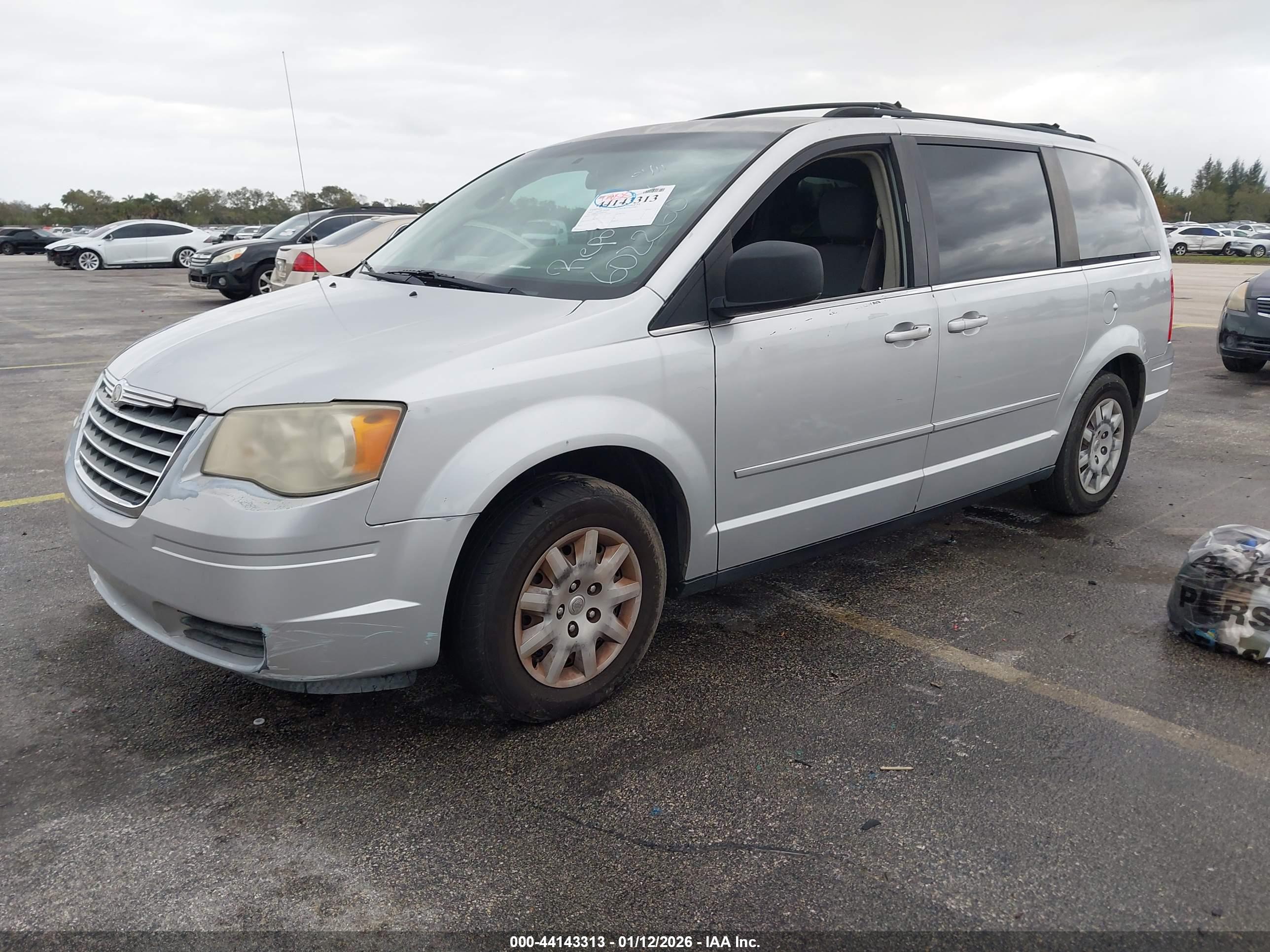 CHRYSLER TOWN image 2