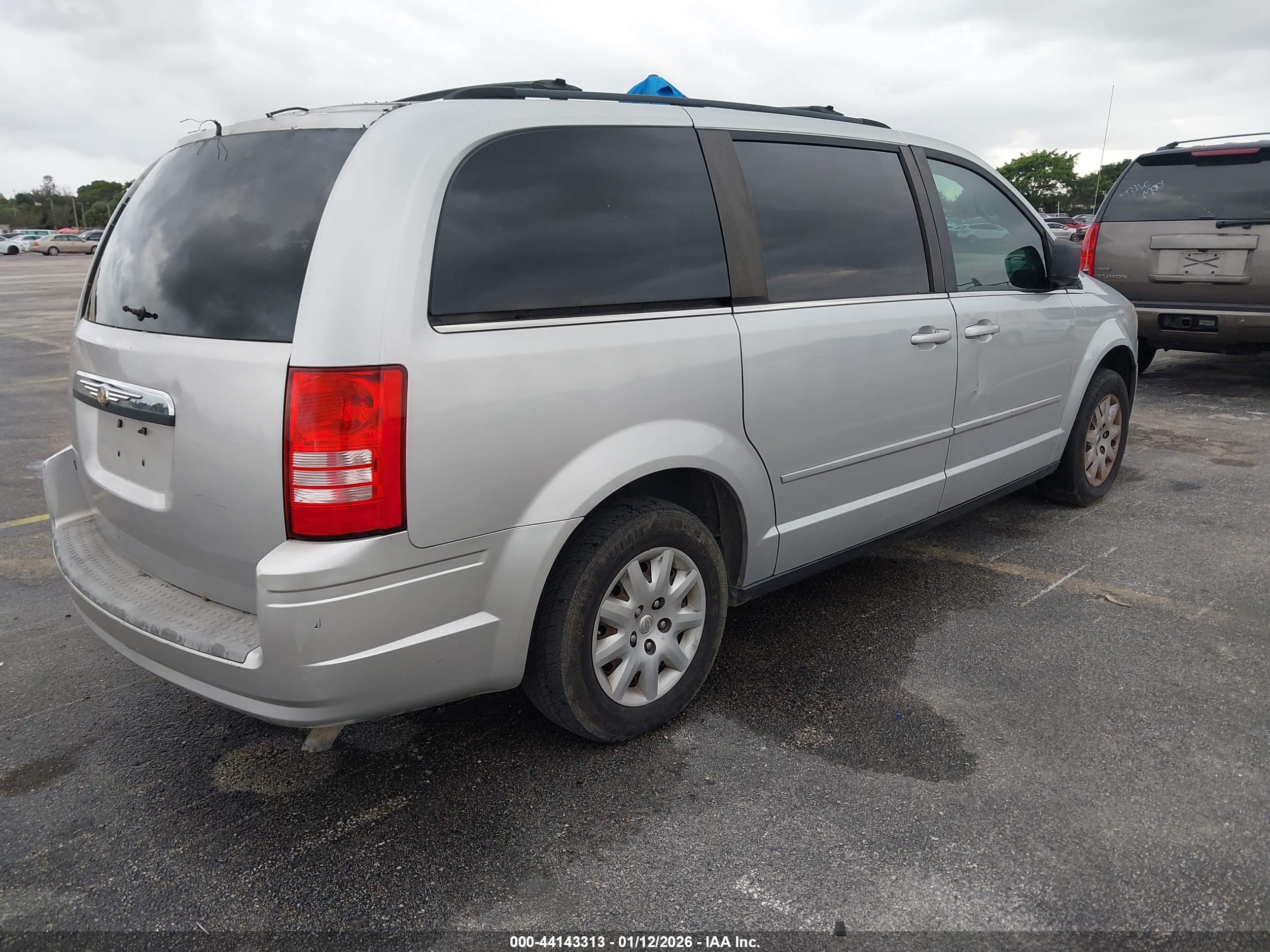 CHRYSLER TOWN image 4