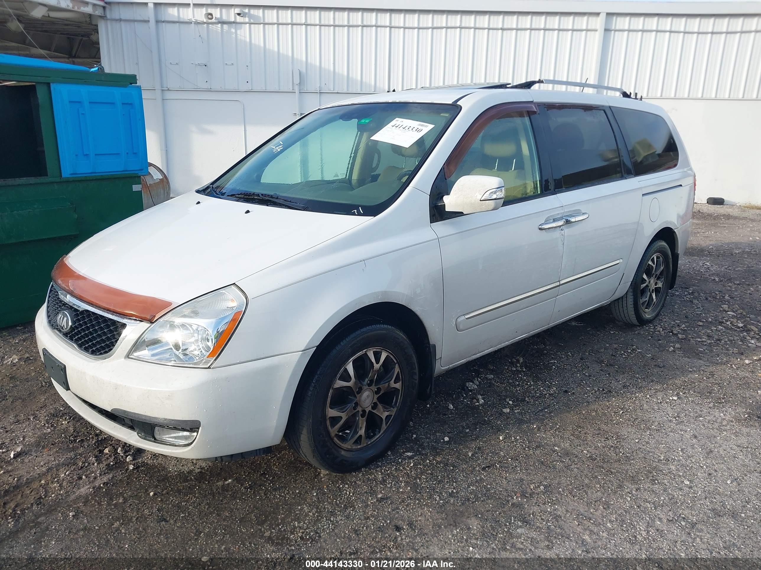 KIA SEDONA image 2