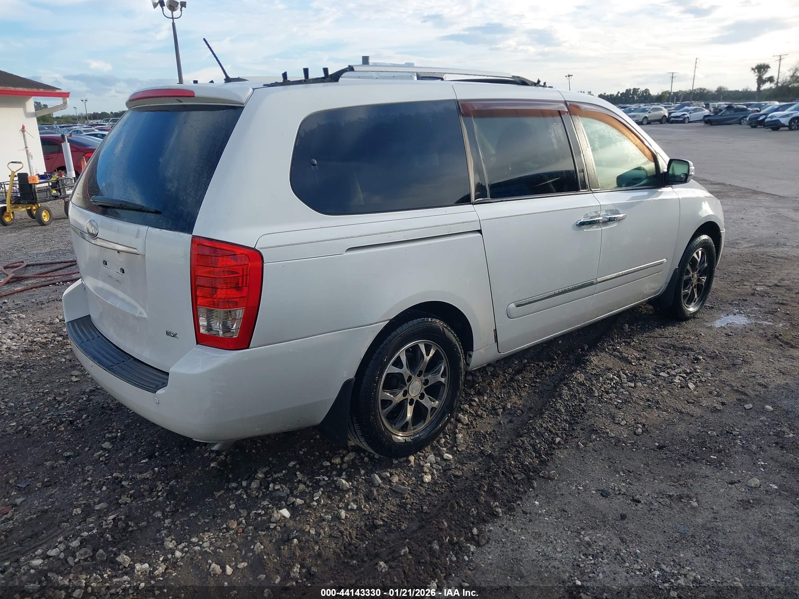 KIA SEDONA image 4