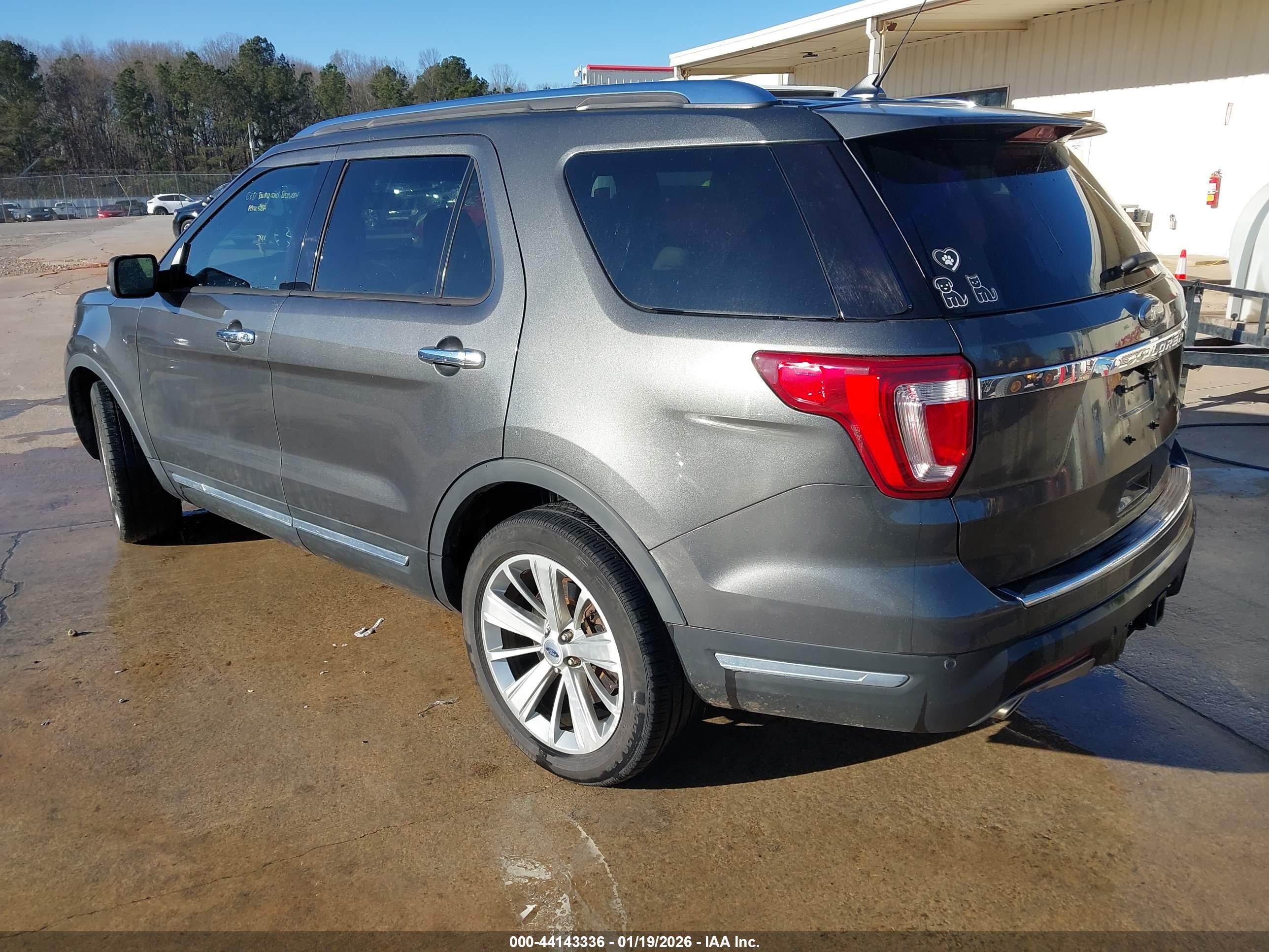 FORD EXPLORER image 3