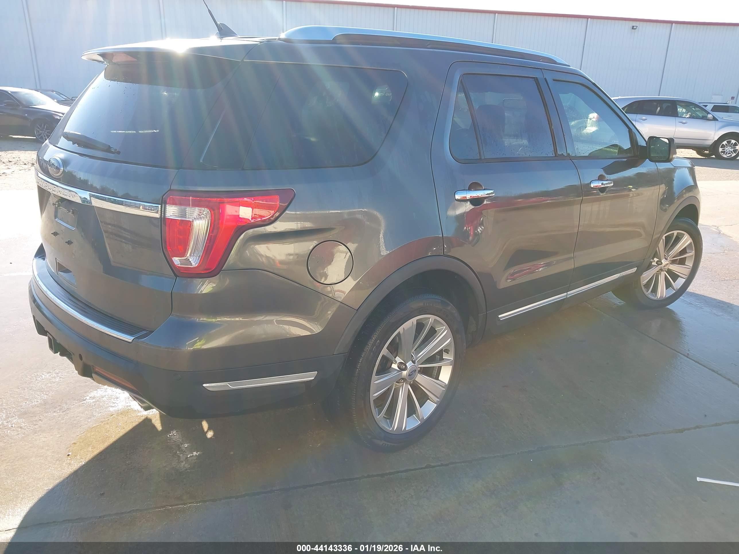FORD EXPLORER image 4
