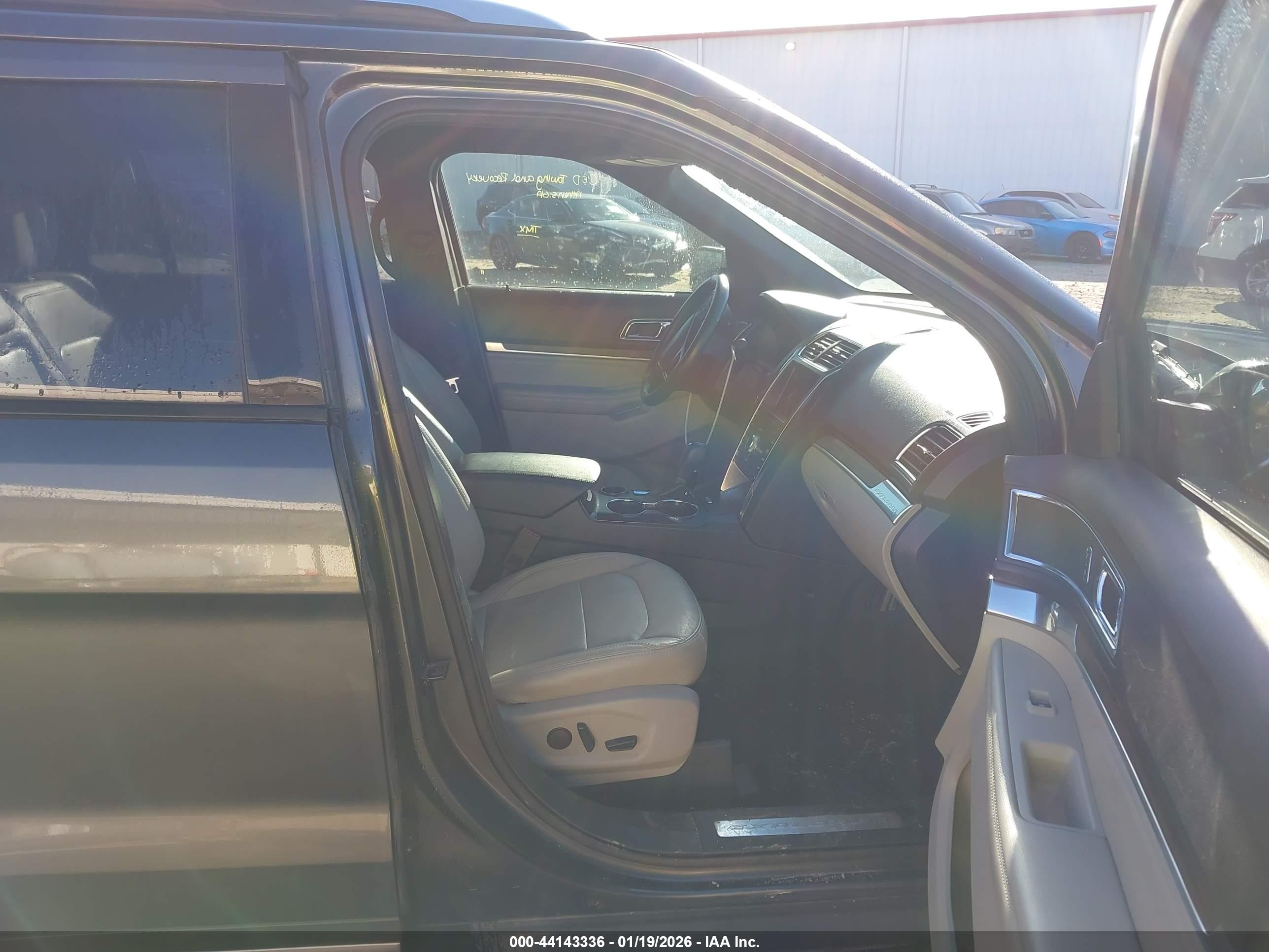 FORD EXPLORER image 5