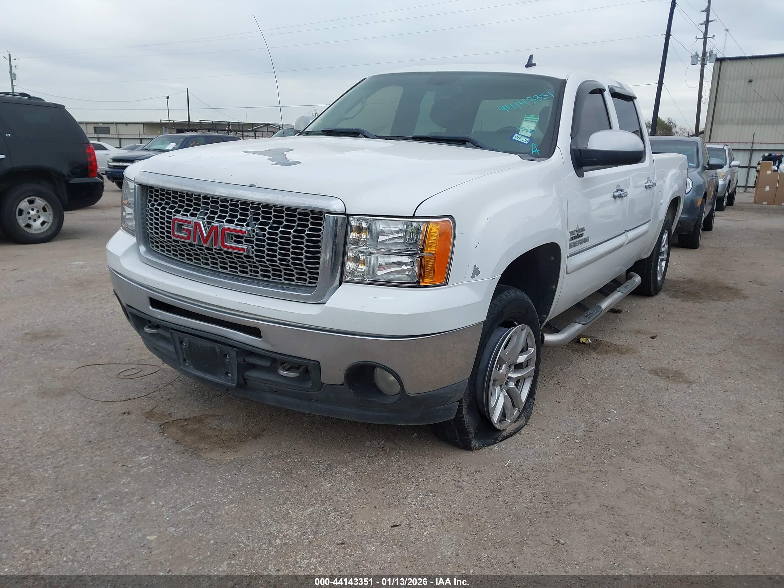 GMC SIERRA image 2