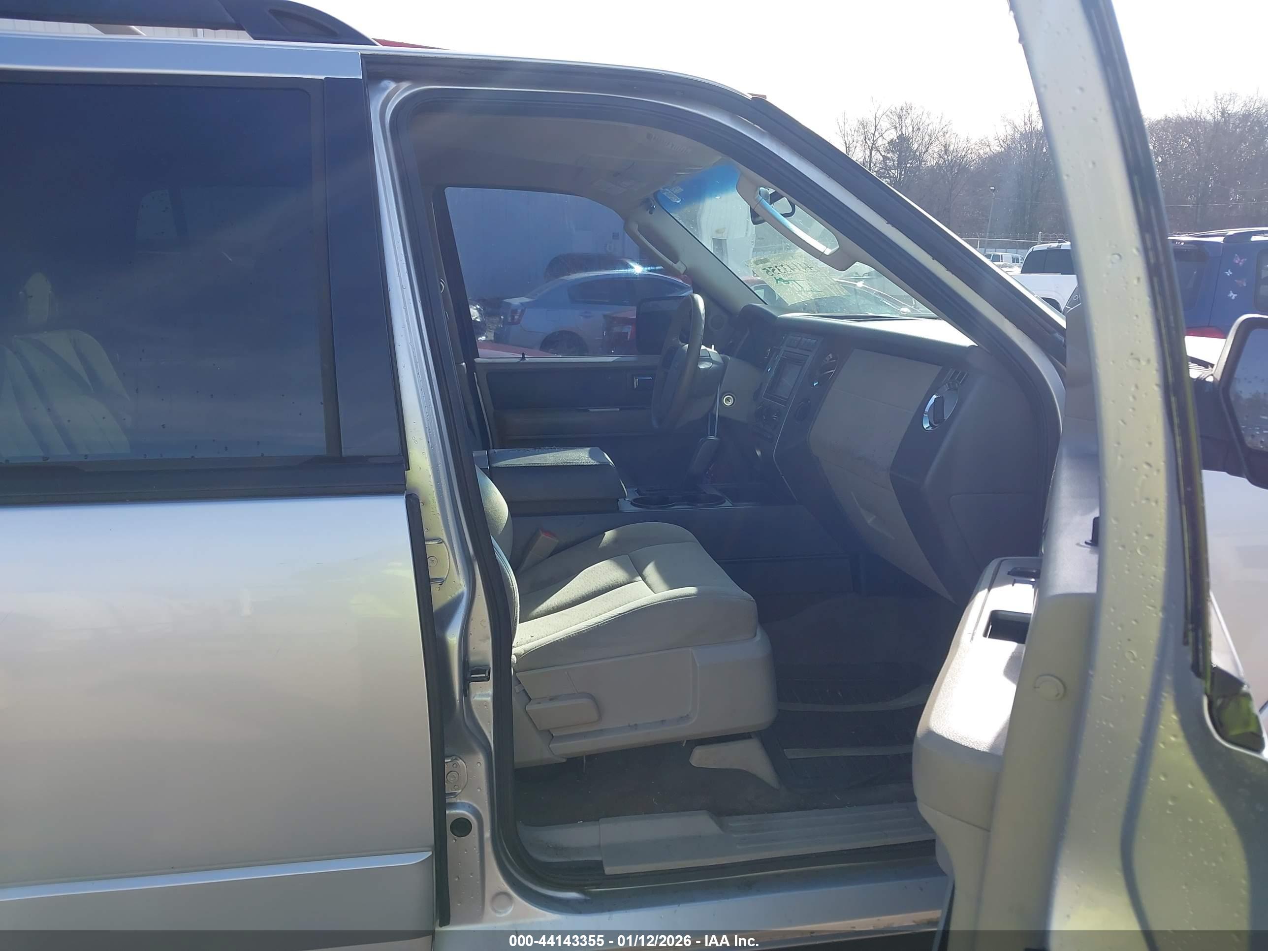 FORD EXPEDITION image 5