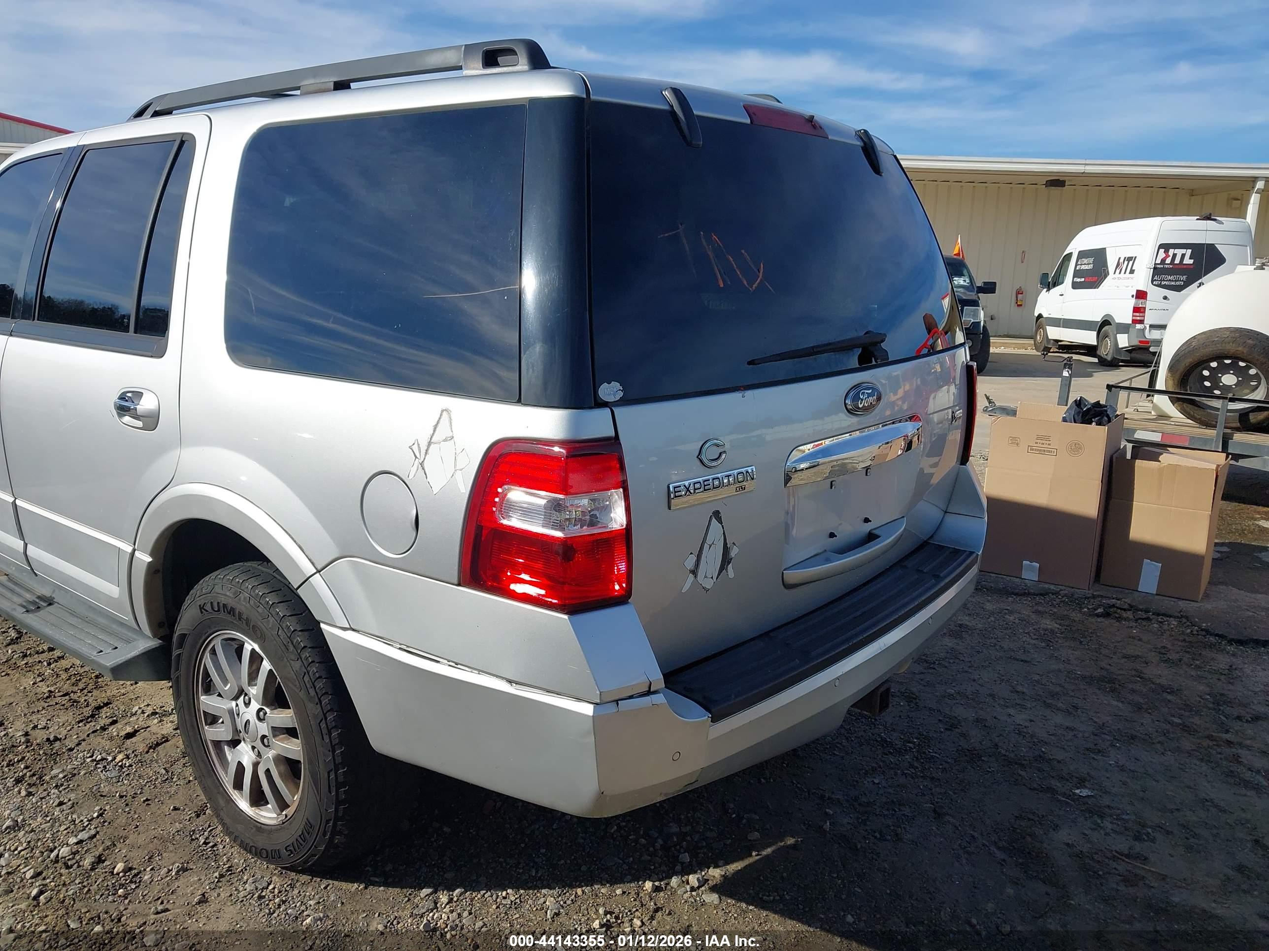 FORD EXPEDITION image 6