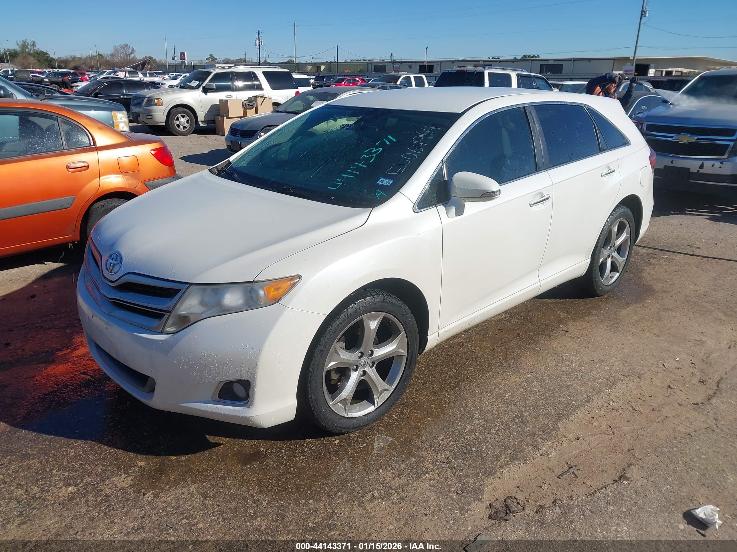 TOYOTA VENZA image 2