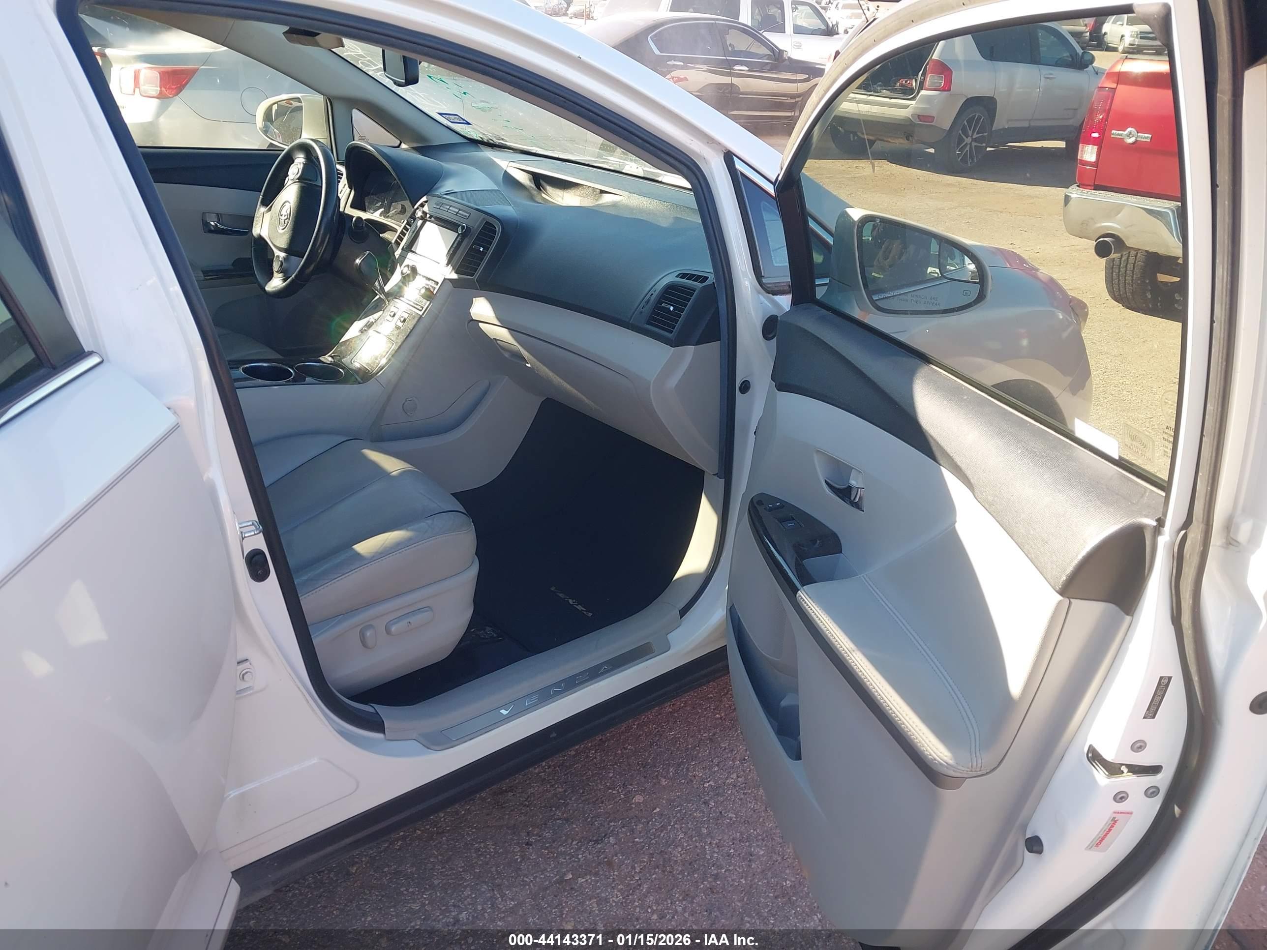 TOYOTA VENZA image 5