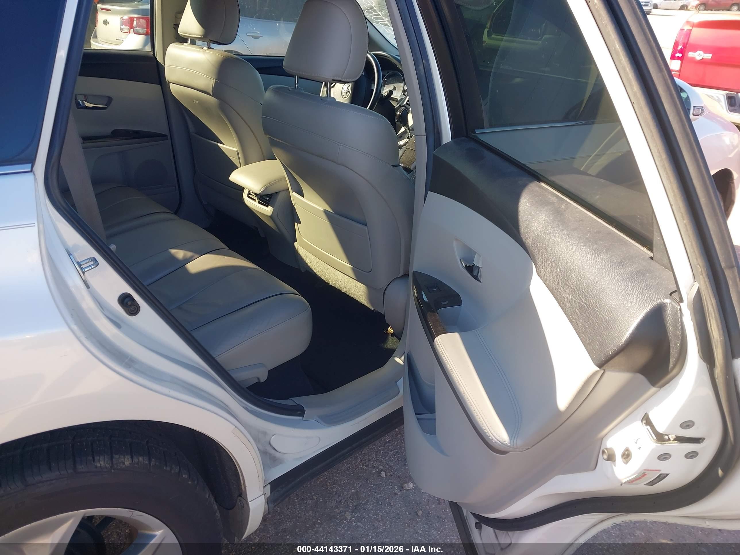 TOYOTA VENZA image 8