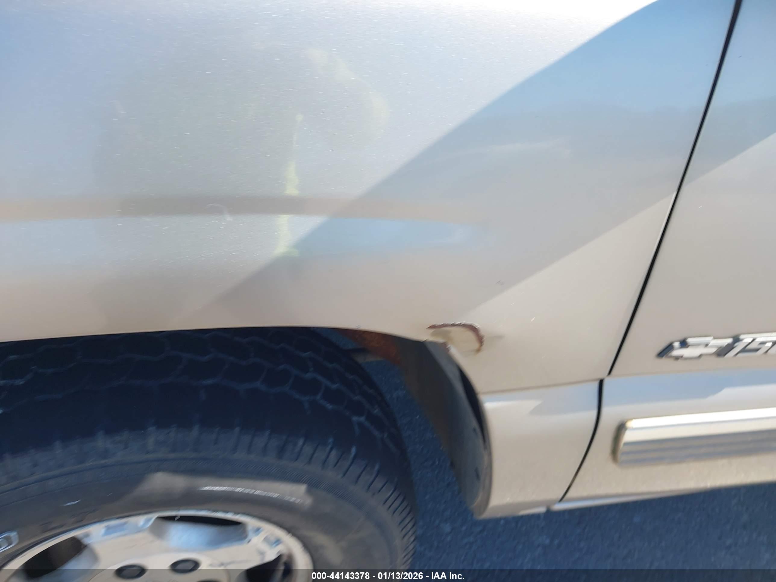 CHEVROLET SILVERADO image 6