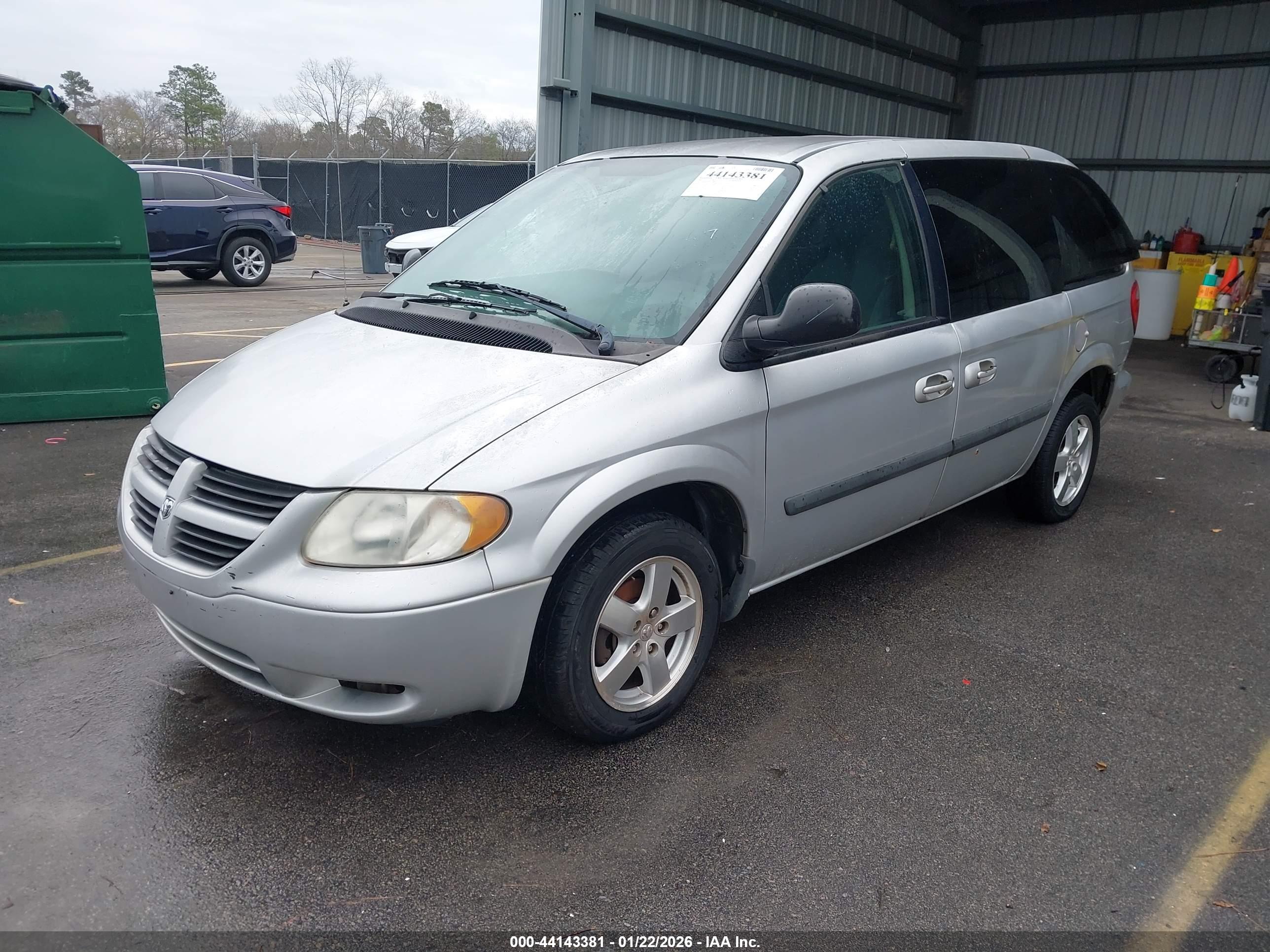 DODGE CARAVAN image 2