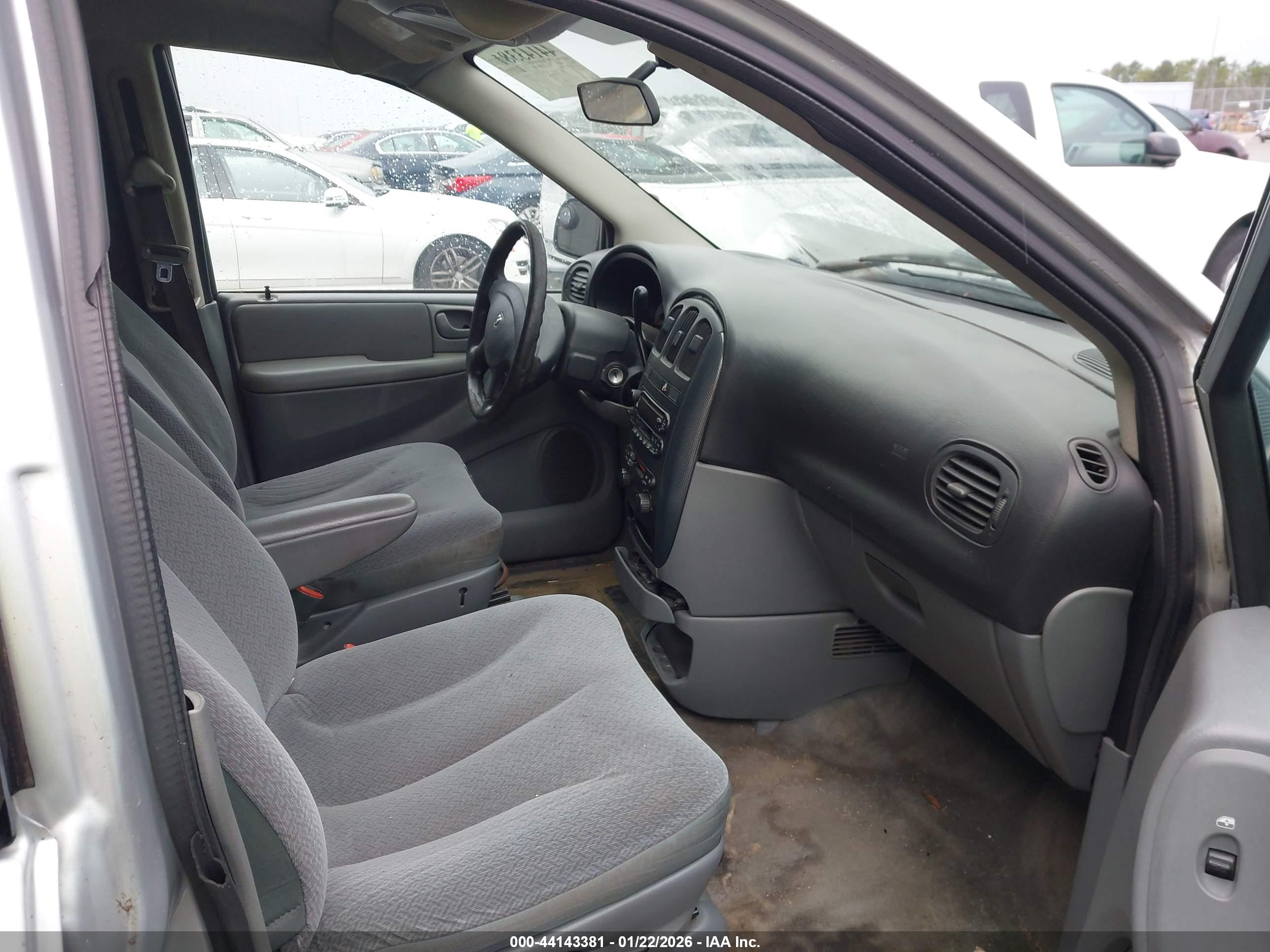 DODGE CARAVAN image 5