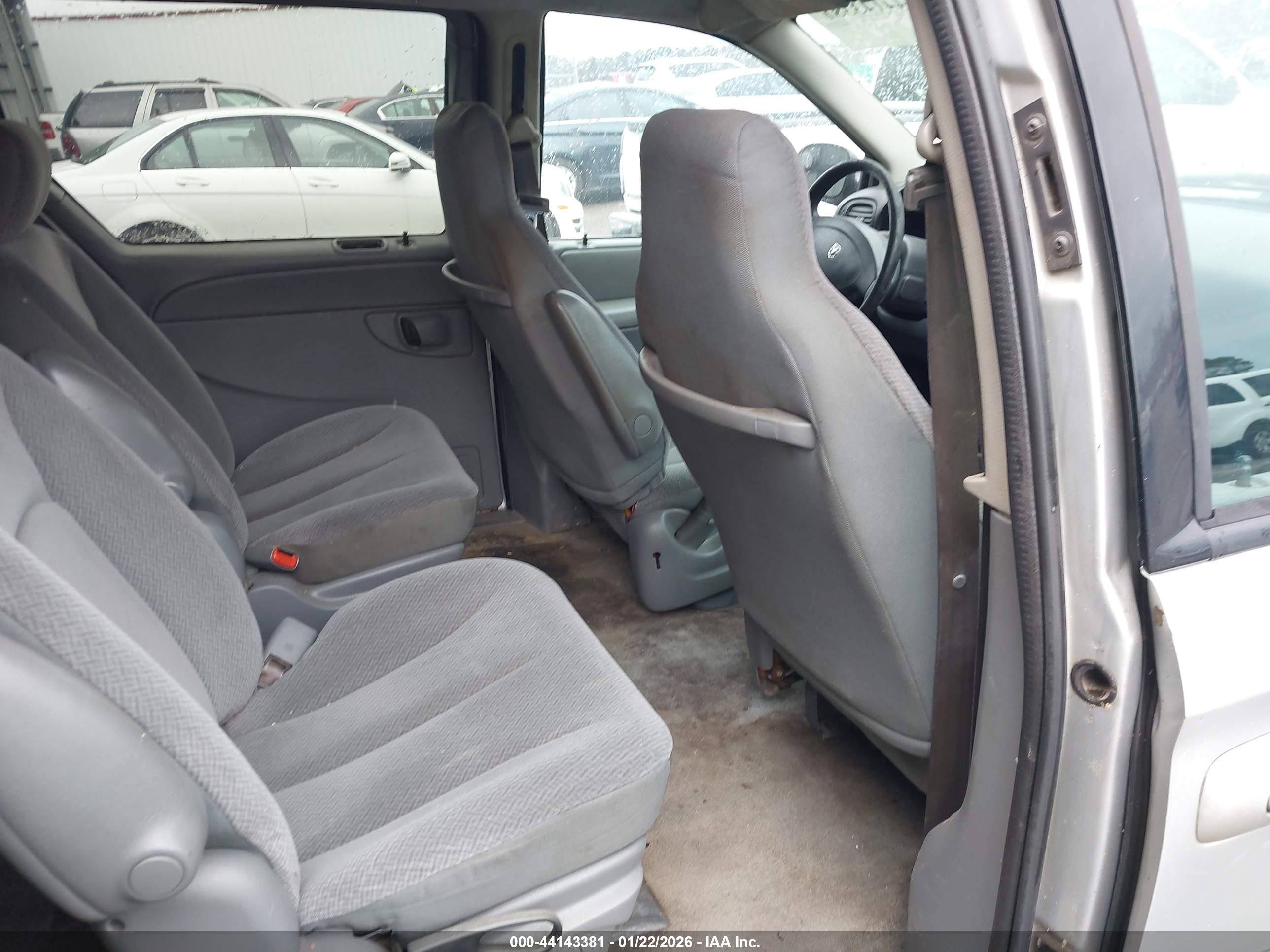 DODGE CARAVAN image 8