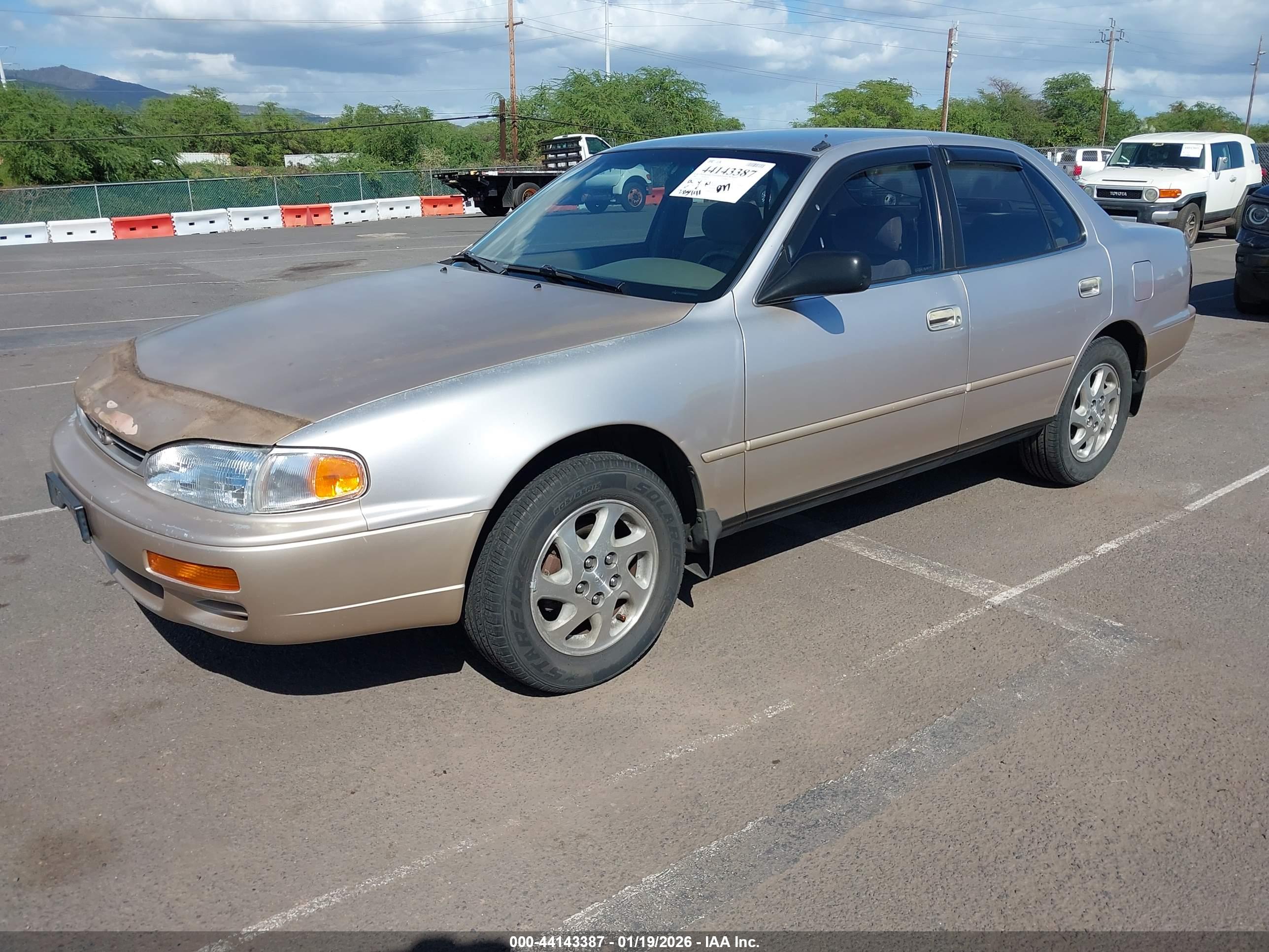 TOYOTA CAMRY image 2