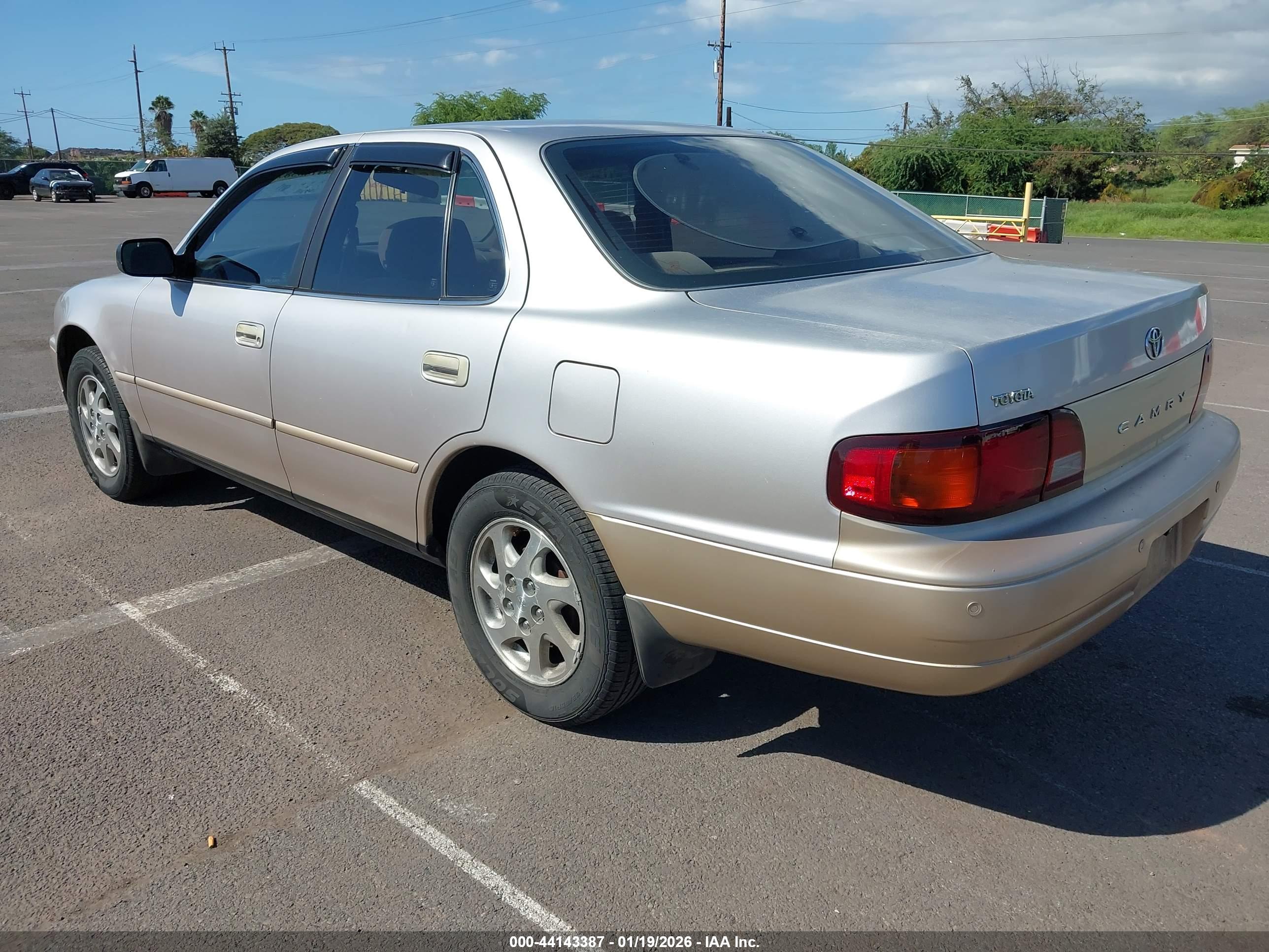 TOYOTA CAMRY image 3
