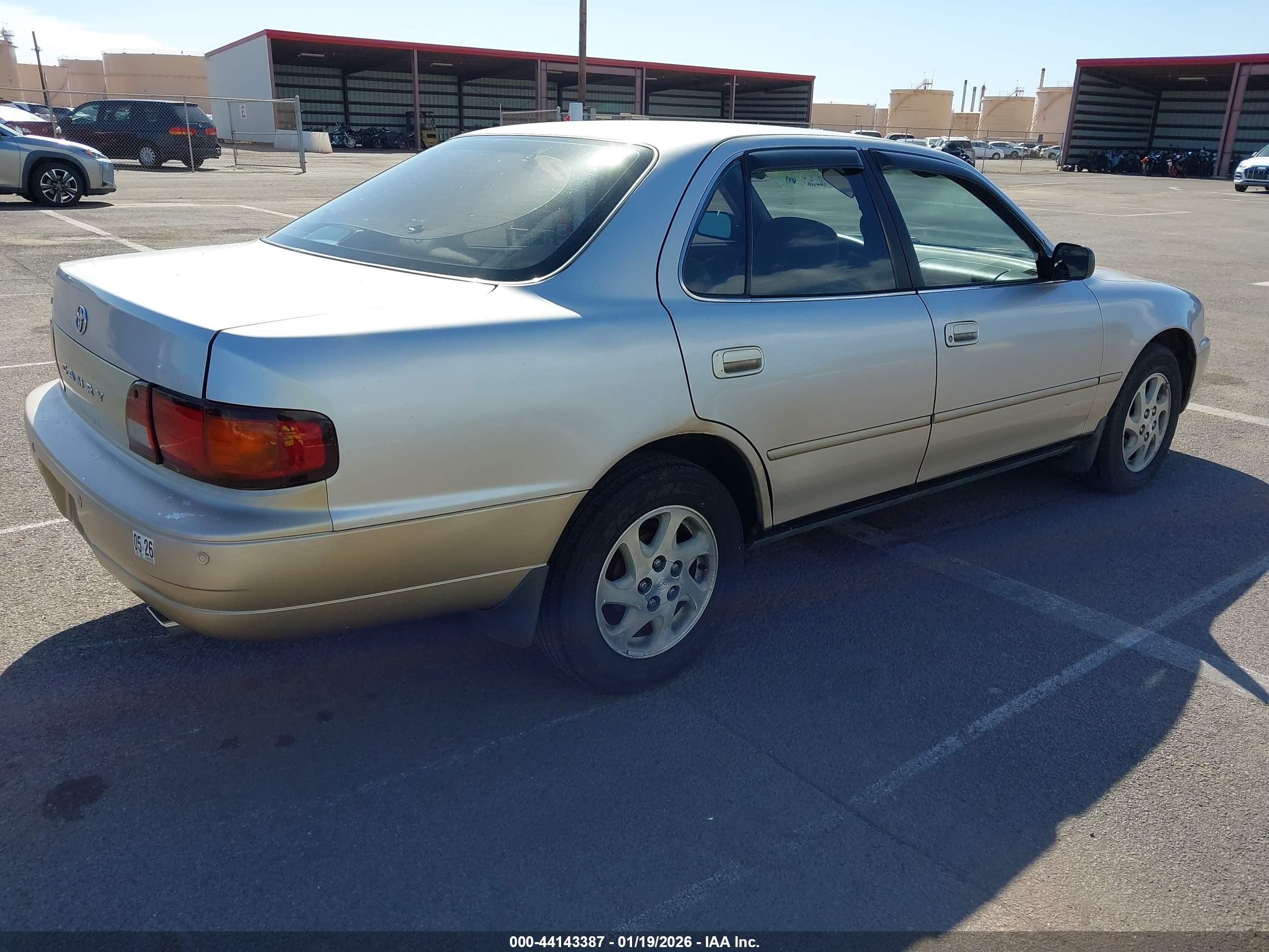 TOYOTA CAMRY image 4