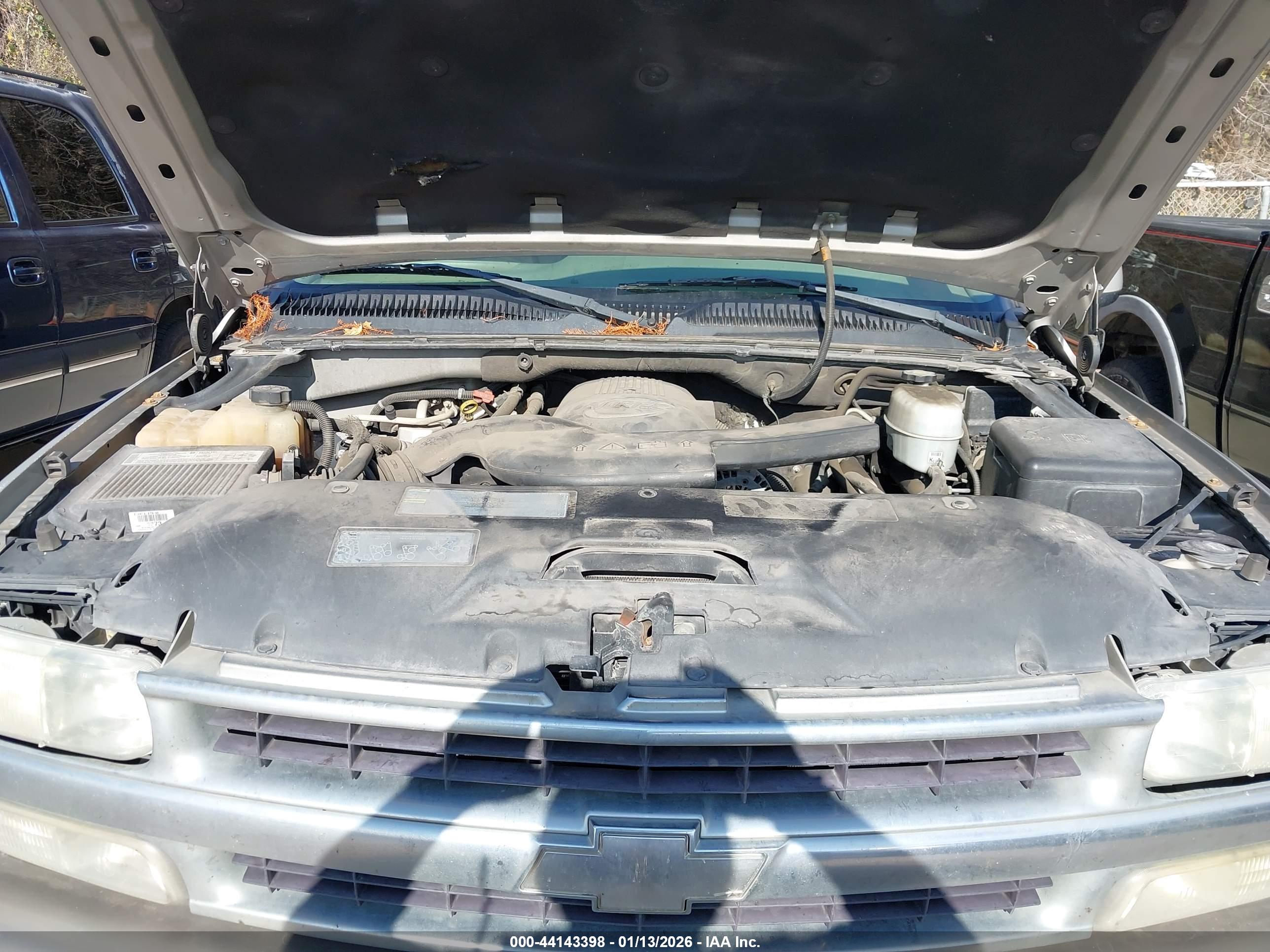 CHEVROLET SUBURBAN image 10