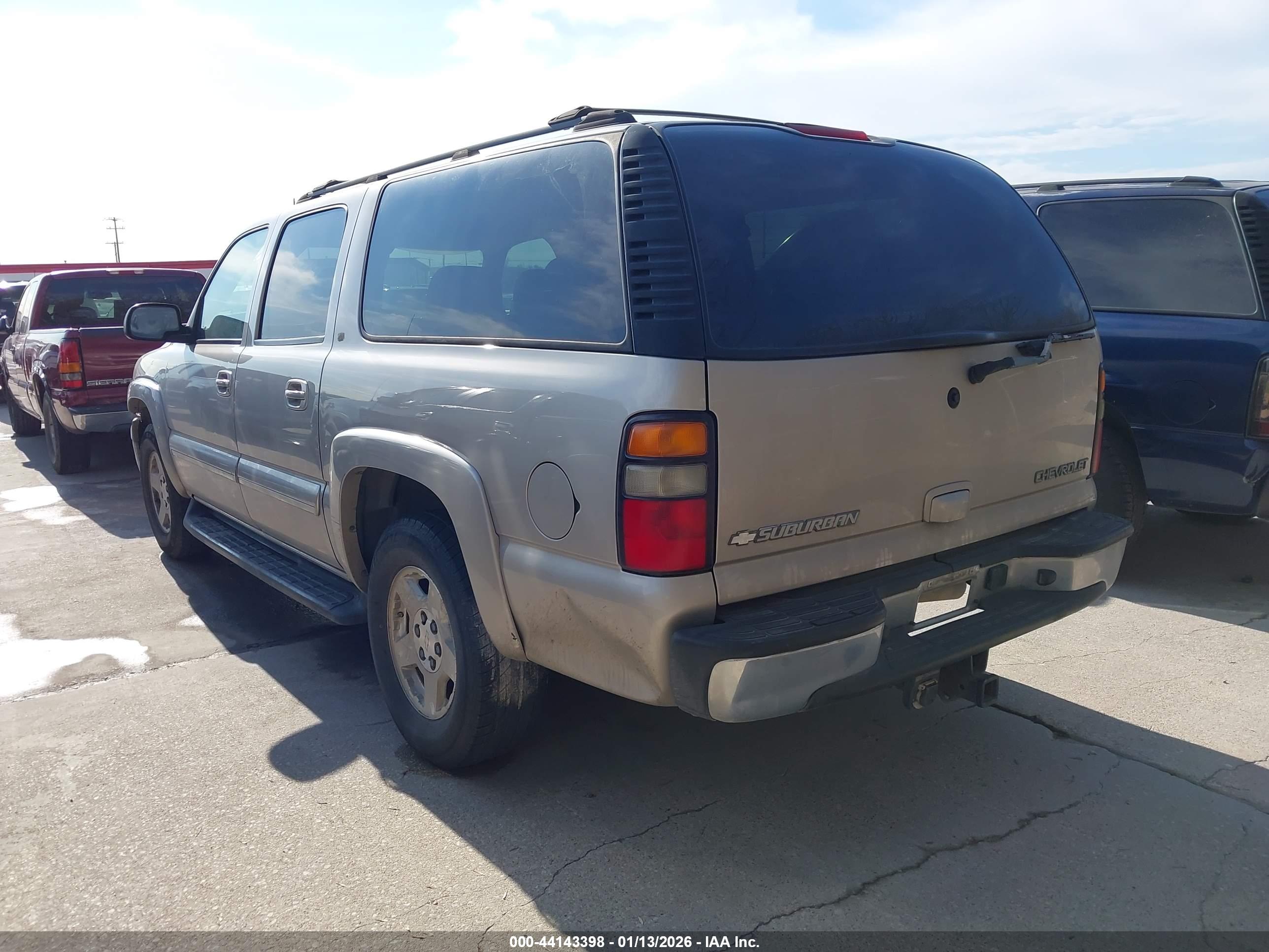 CHEVROLET SUBURBAN image 3