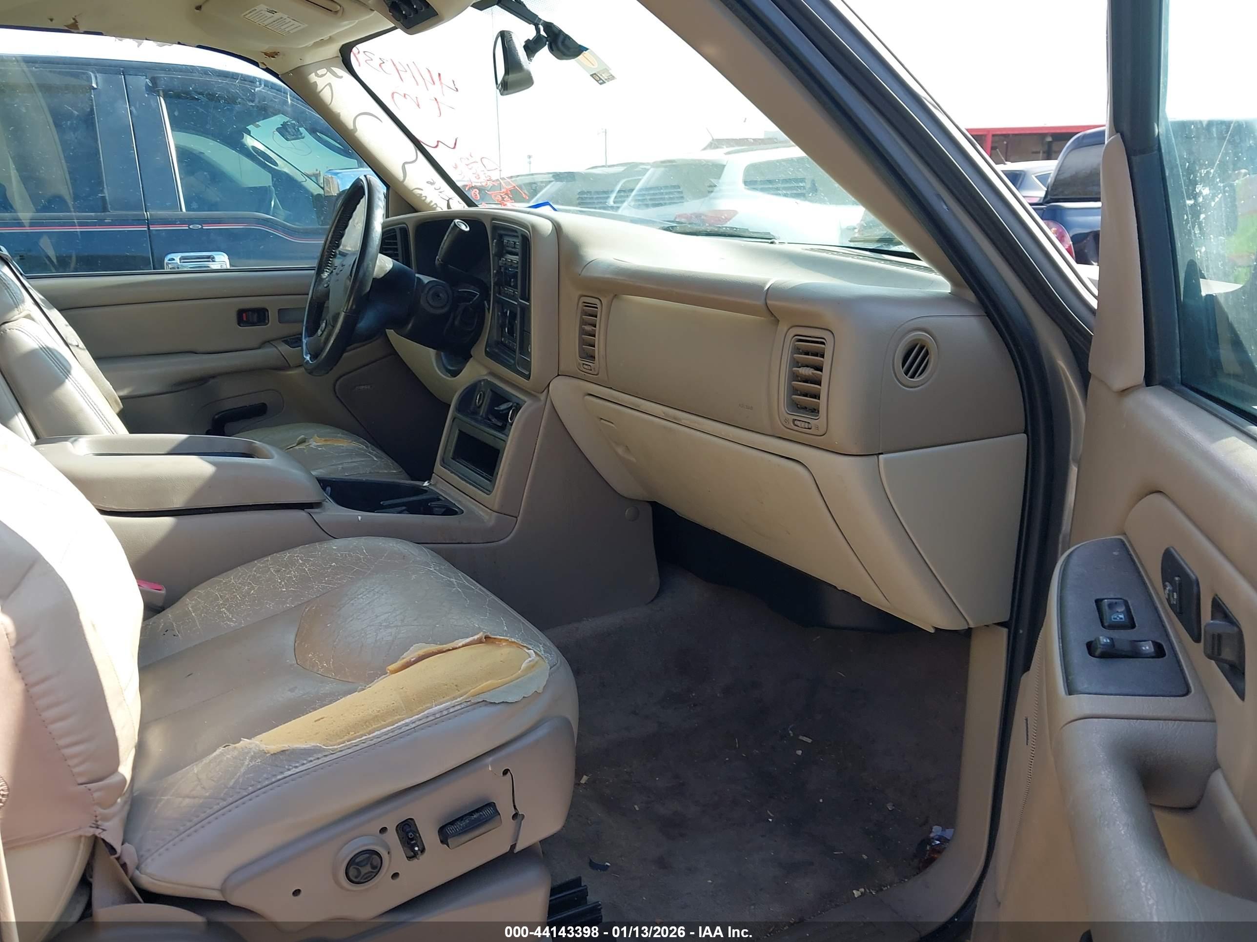 CHEVROLET SUBURBAN image 5
