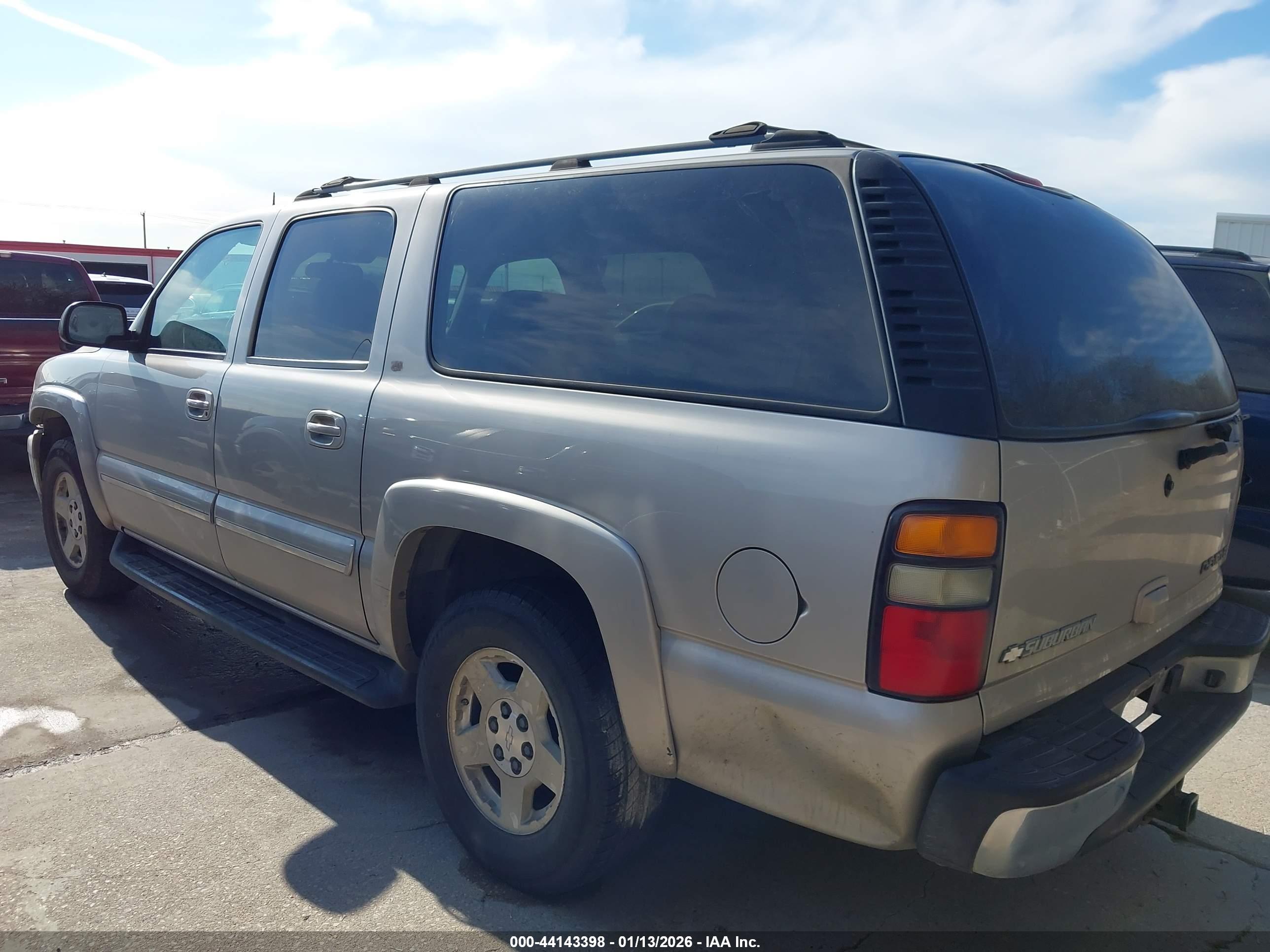 CHEVROLET SUBURBAN image 6