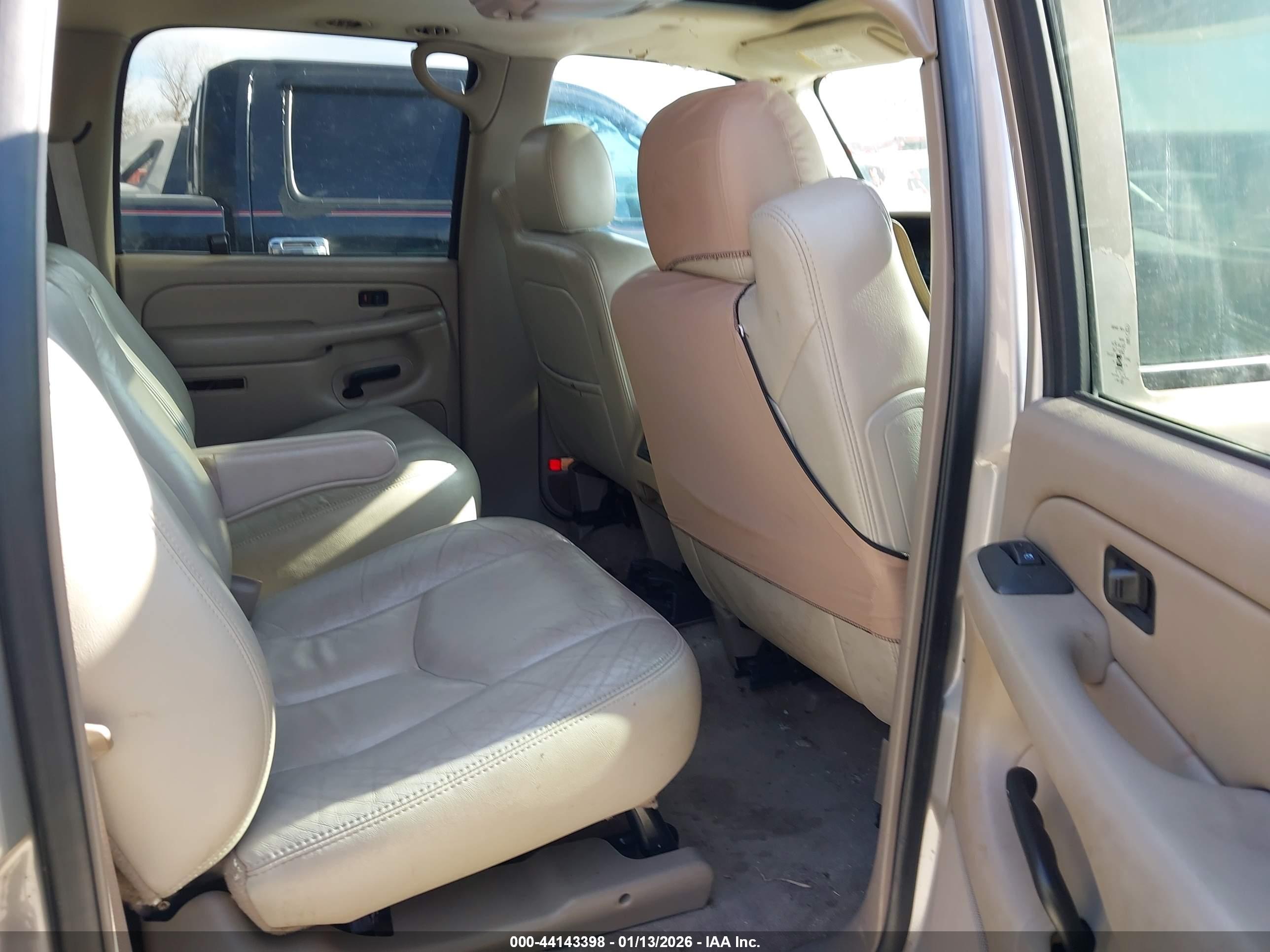 CHEVROLET SUBURBAN image 8