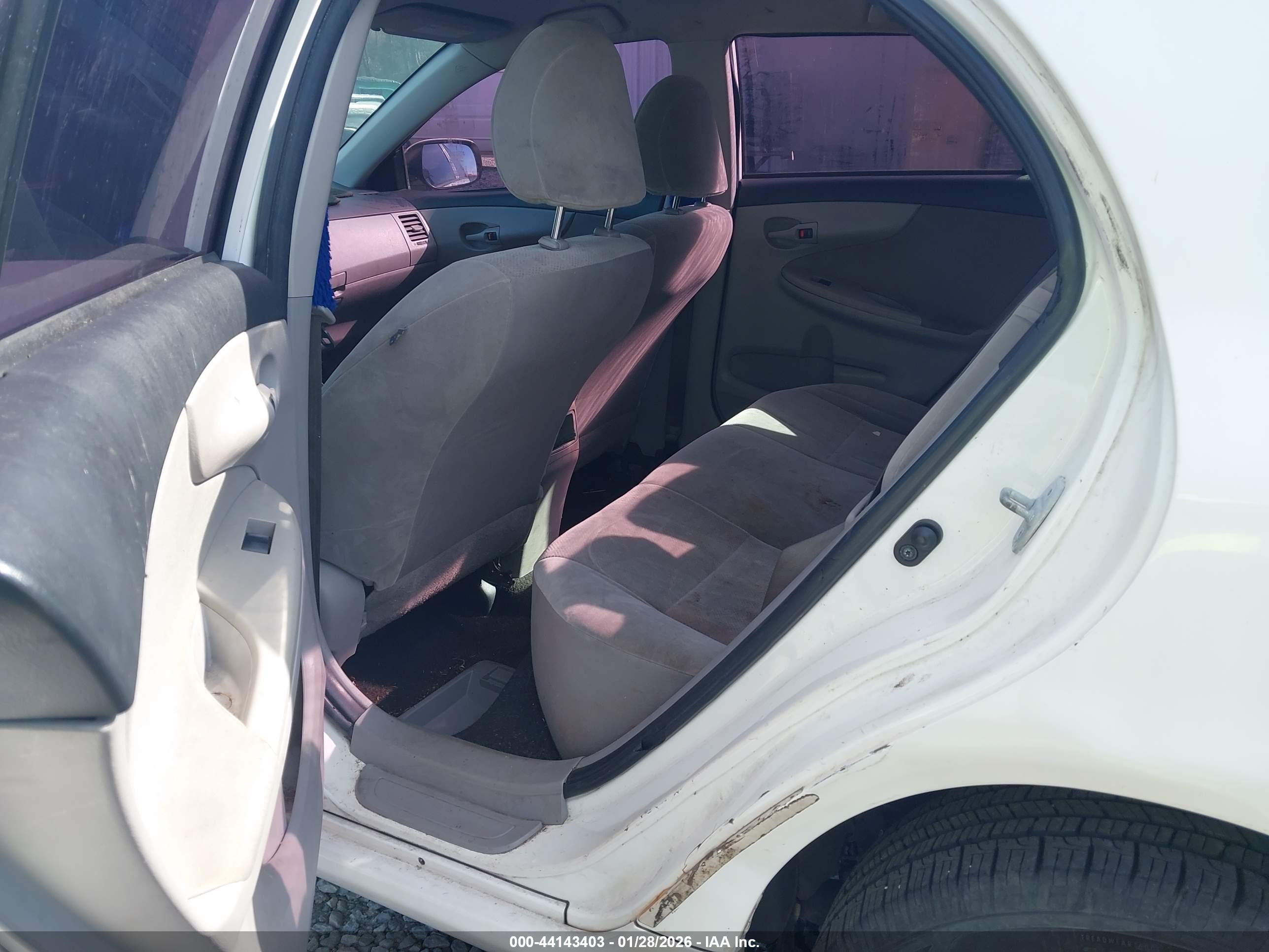 TOYOTA COROLLA image 8