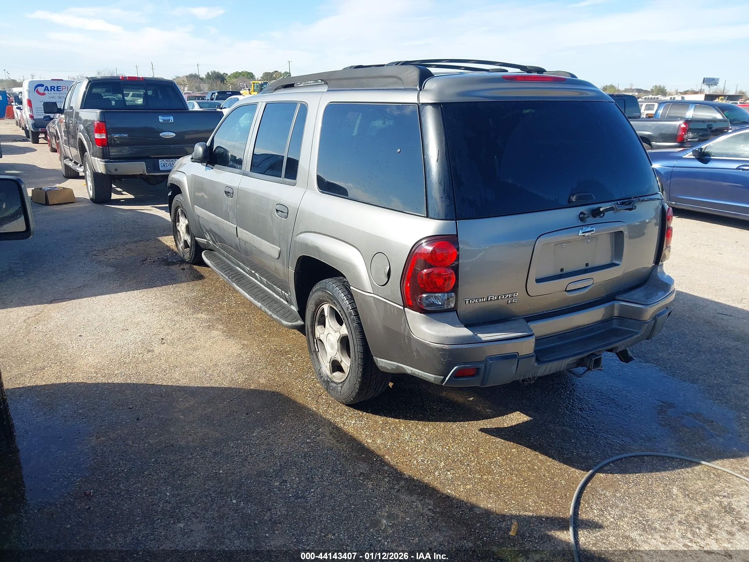CHEVROLET TRAILBLAZER image 3