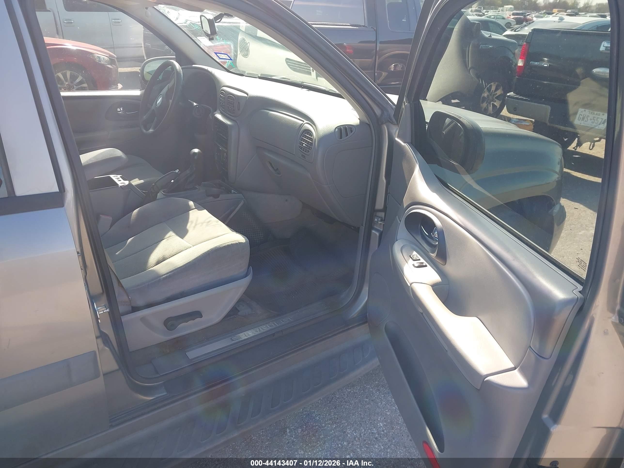 CHEVROLET TRAILBLAZER image 5